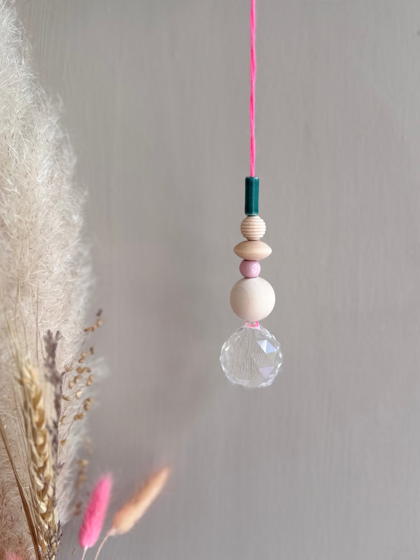 Handgefertigter bunter Sonnenfänger - Suncatcher mit Prisma - Regenbogen Fensterdekoration aus Glas