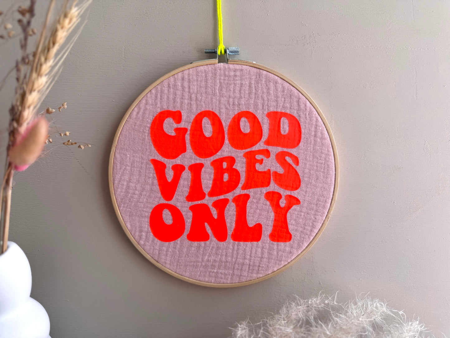 Stickrahmen "Good vibes only" Musselinstoff - Handgemachte Sommerdeko Wanddeko Türkranz