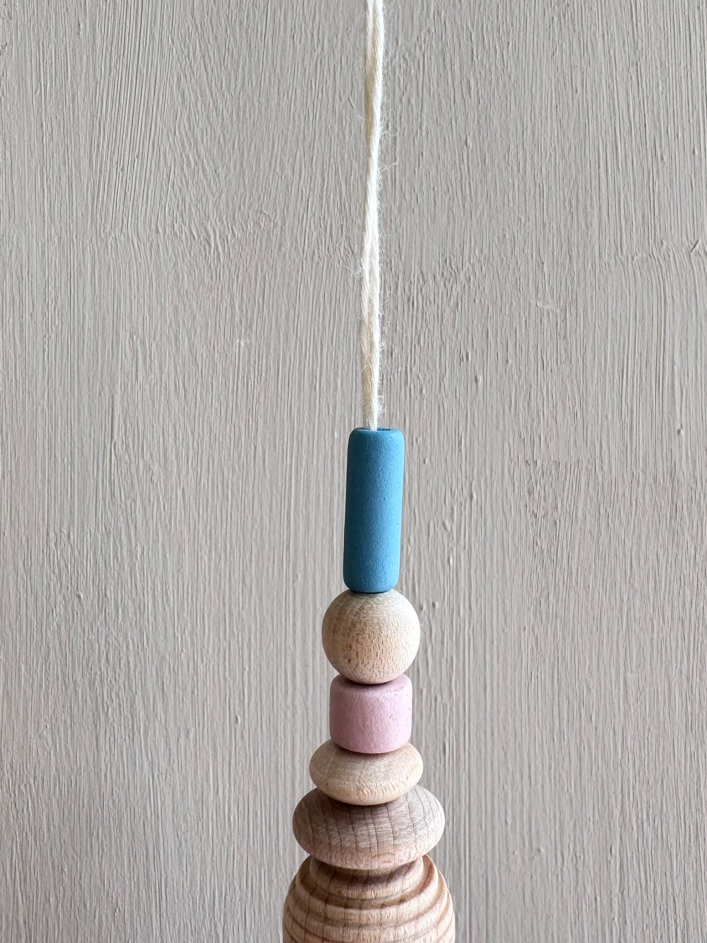 Handgefertigter bunter Sonnenfänger - Suncatcher mit Prisma - Regenbogen Fensterdekoration aus Glas