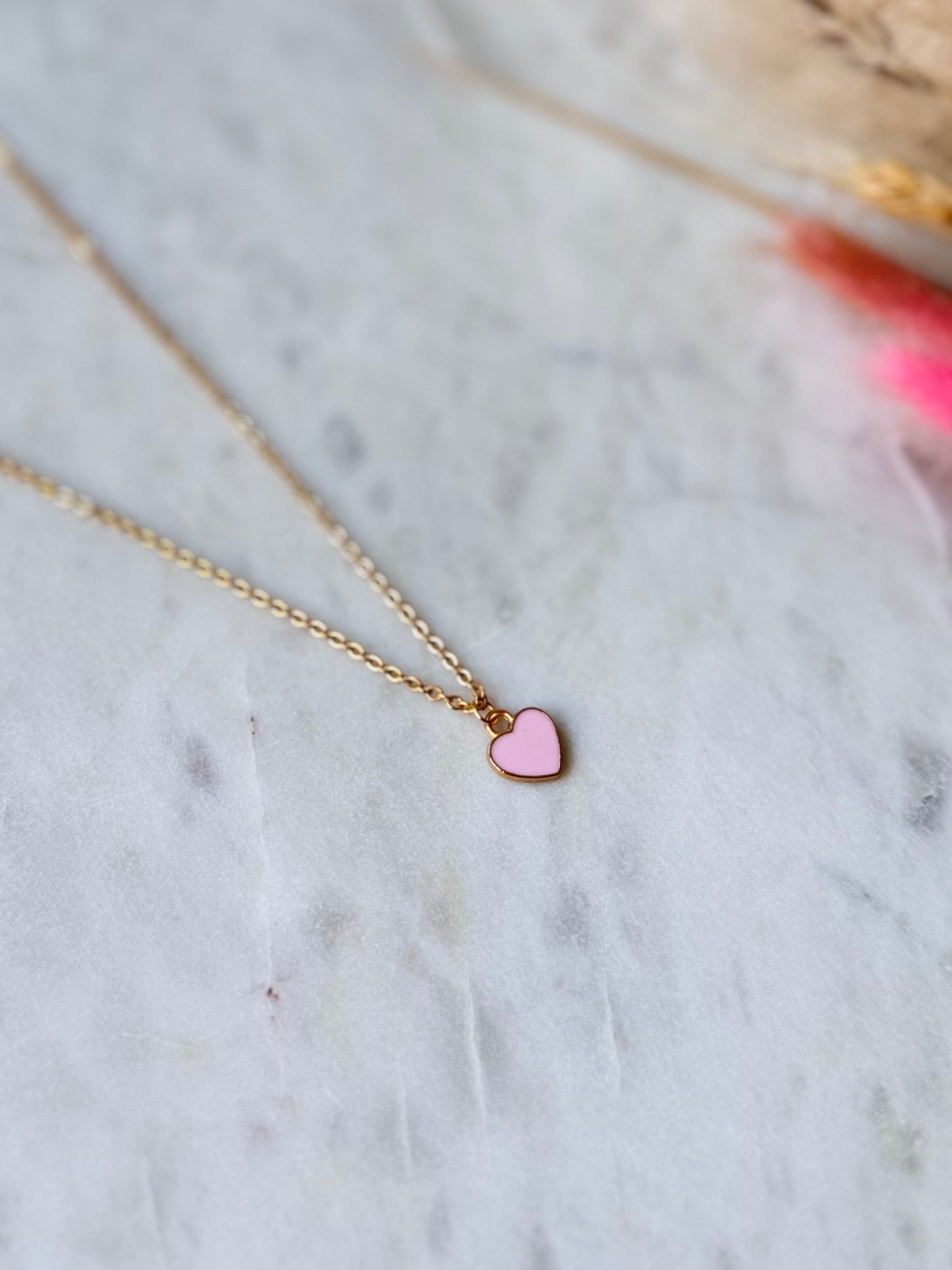 Vergoldete Edelstahlkette mit Herzanhänger in Rosa und Gold handgefertigt - Edelstein Schmuck Damen