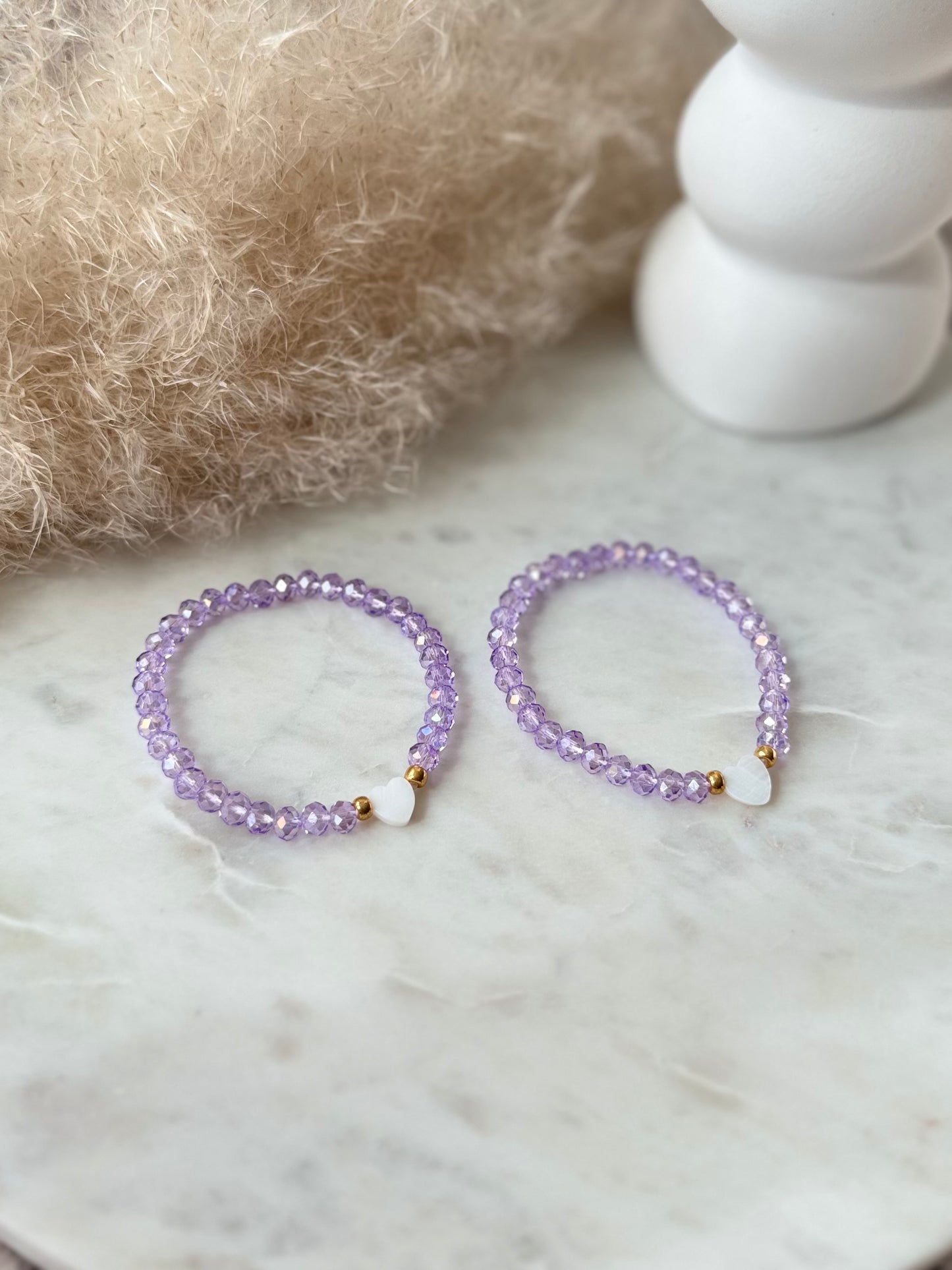 Handgemachtes Armband mit Muschelherz - Flieder Lila | Glas Facettperlen