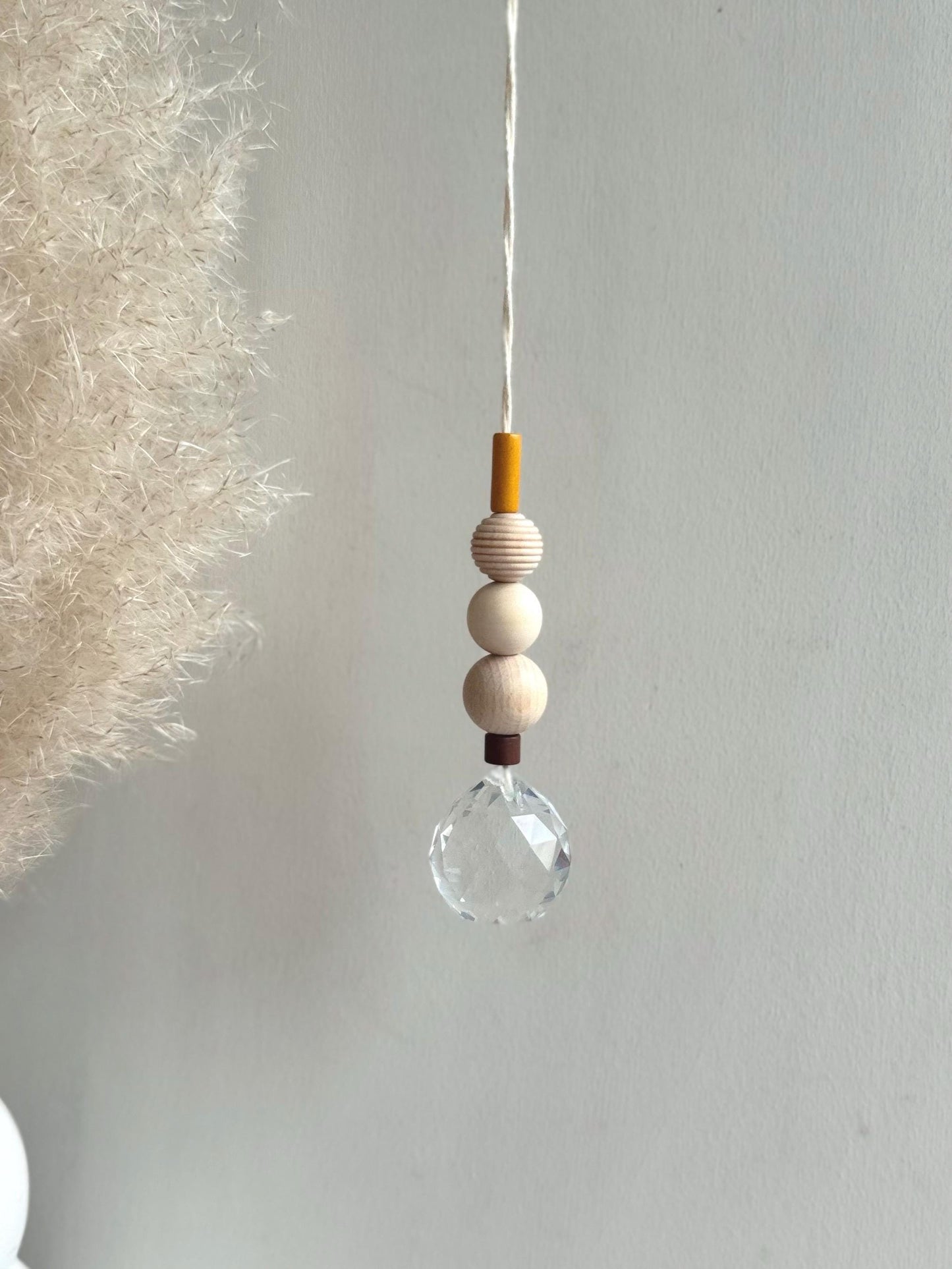 Handgefertigter schlichter Sonnenfänger - Suncatcher mit Prisma - Regenbogen Fensterdekoration aus Glas
