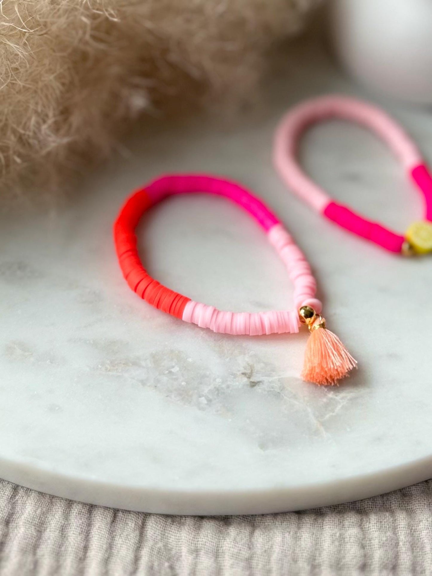 Katsuki Perlenarmband handgefertigt - Pinkes Armband mit ZITRONE
