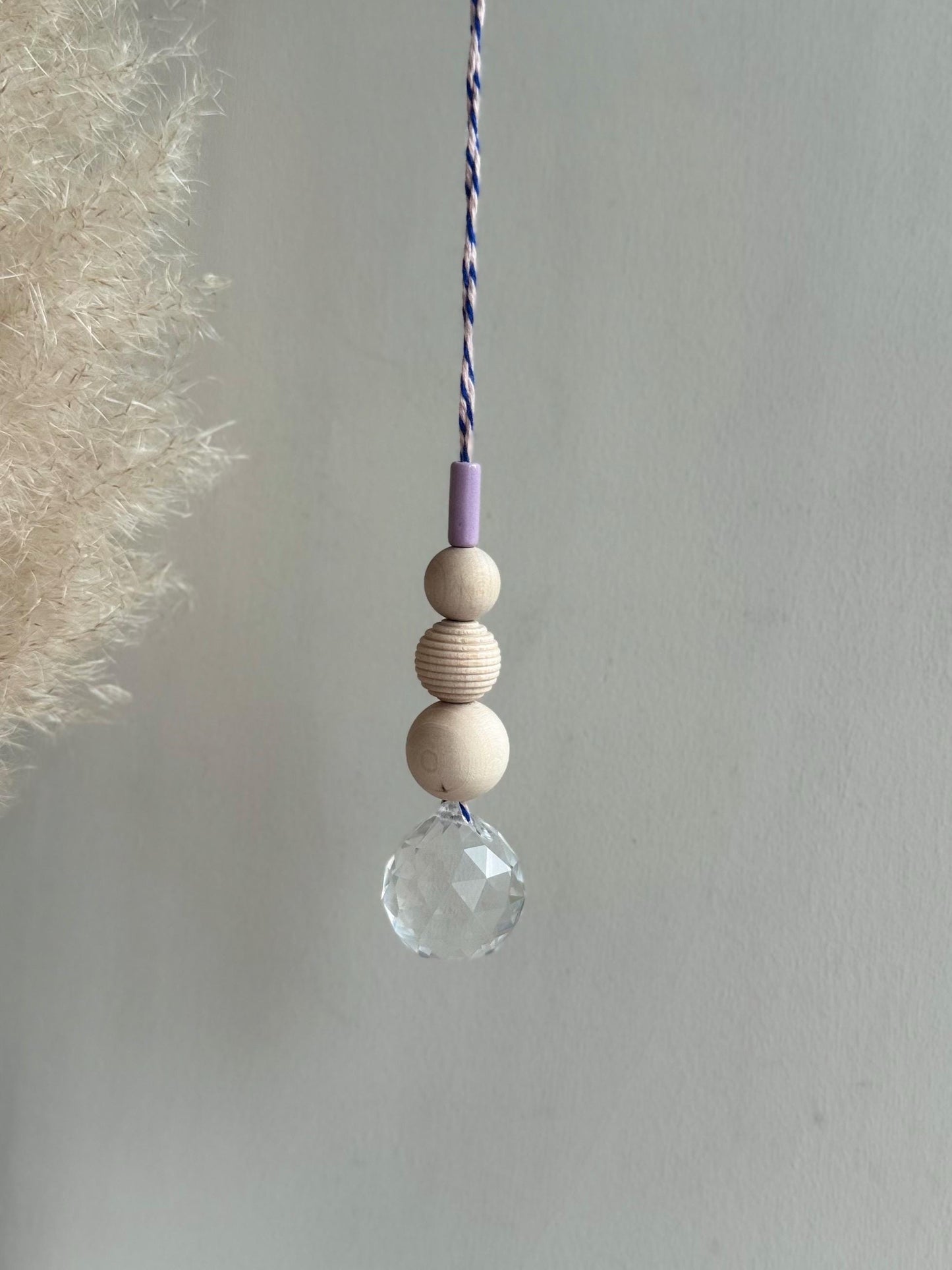 Handgefertigter bunter Sonnenfänger - Suncatcher mit Prisma - Regenbogen Fensterdekoration aus Glas