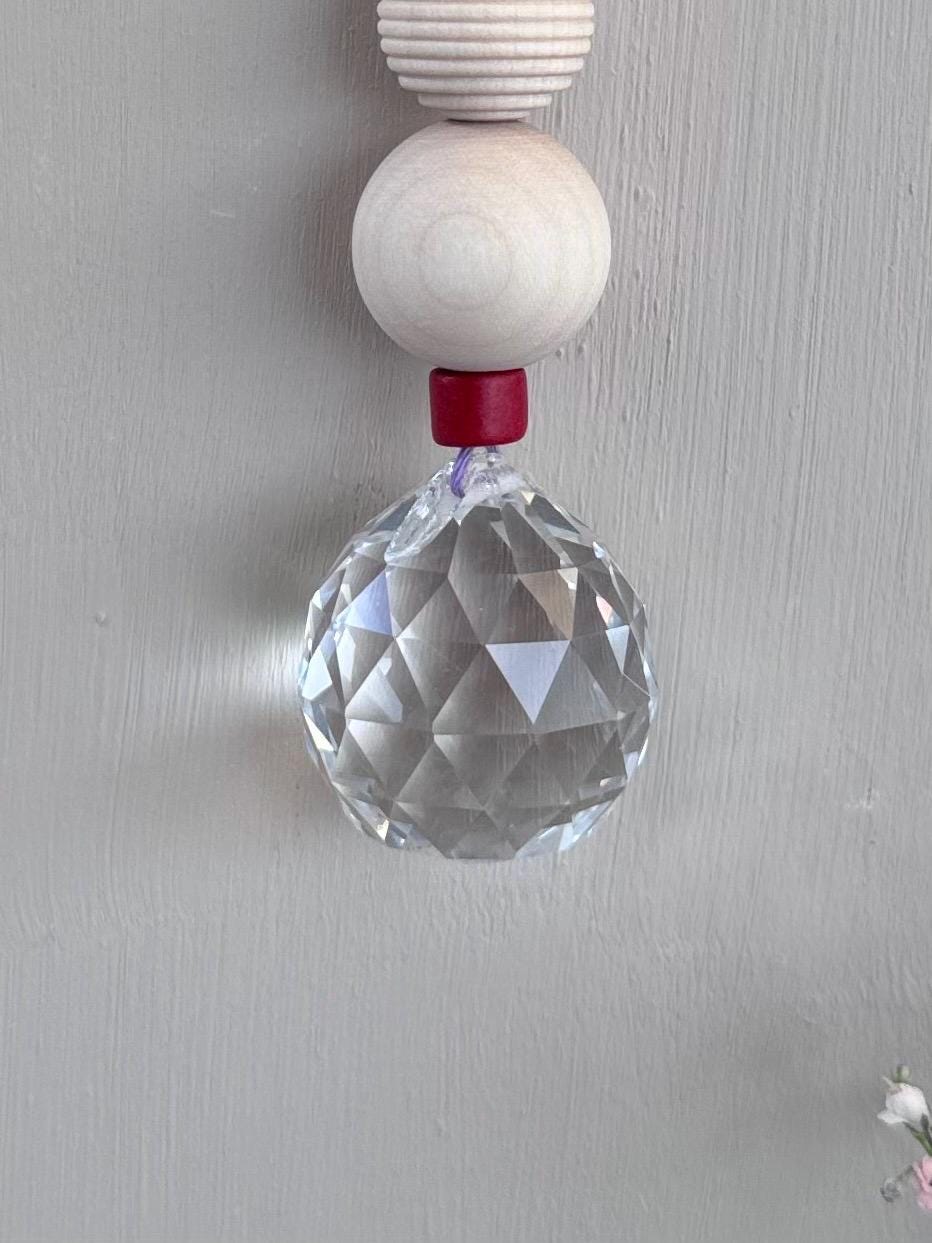 Handgefertigter bunter Sonnenfänger - Suncatcher mit Prisma - Regenbogen Fensterdekoration aus Glas