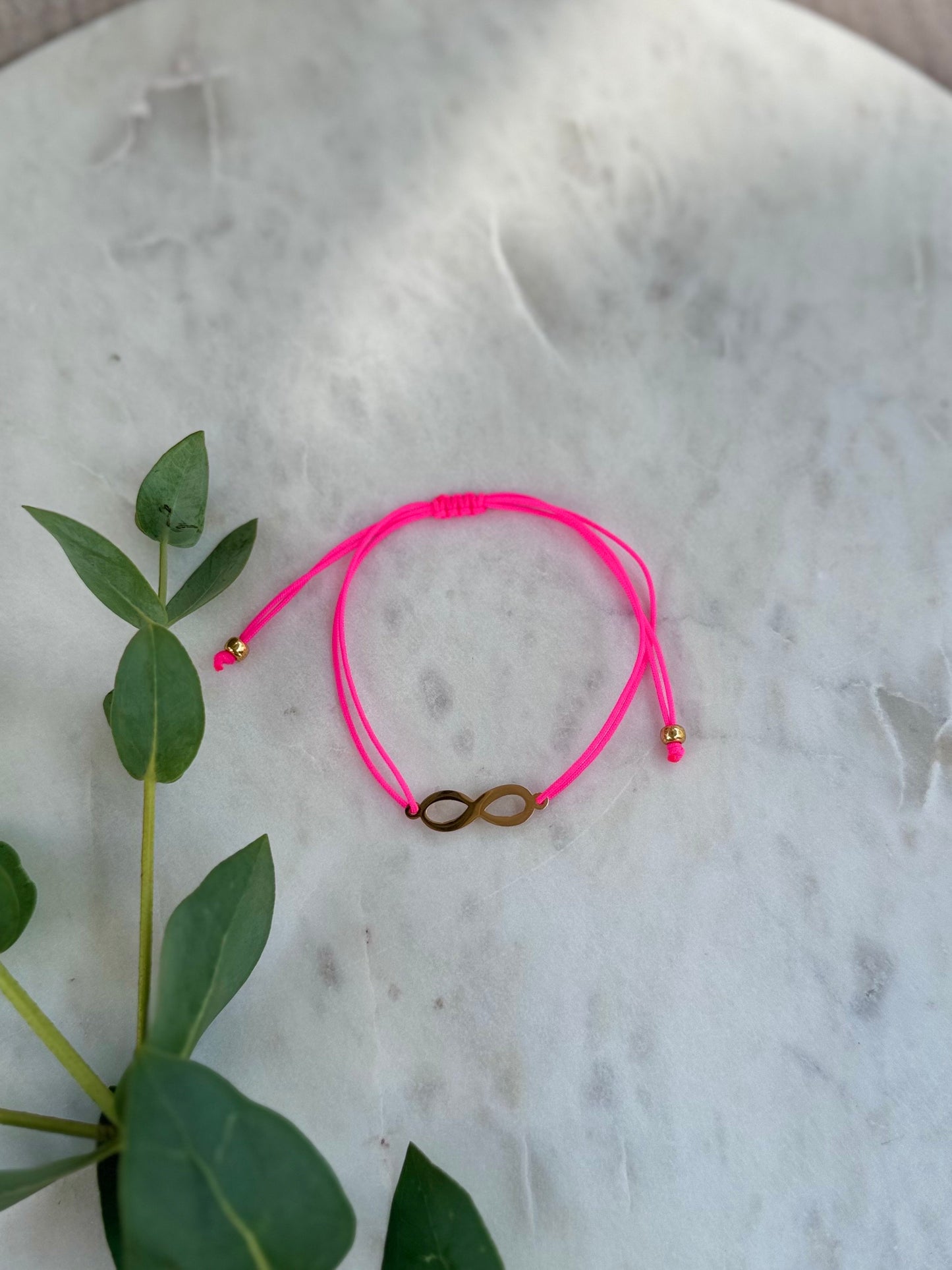 Zartes Infinity Armband handgefertigt Gold - Freundschaftsarmband bunt Ibiza Style