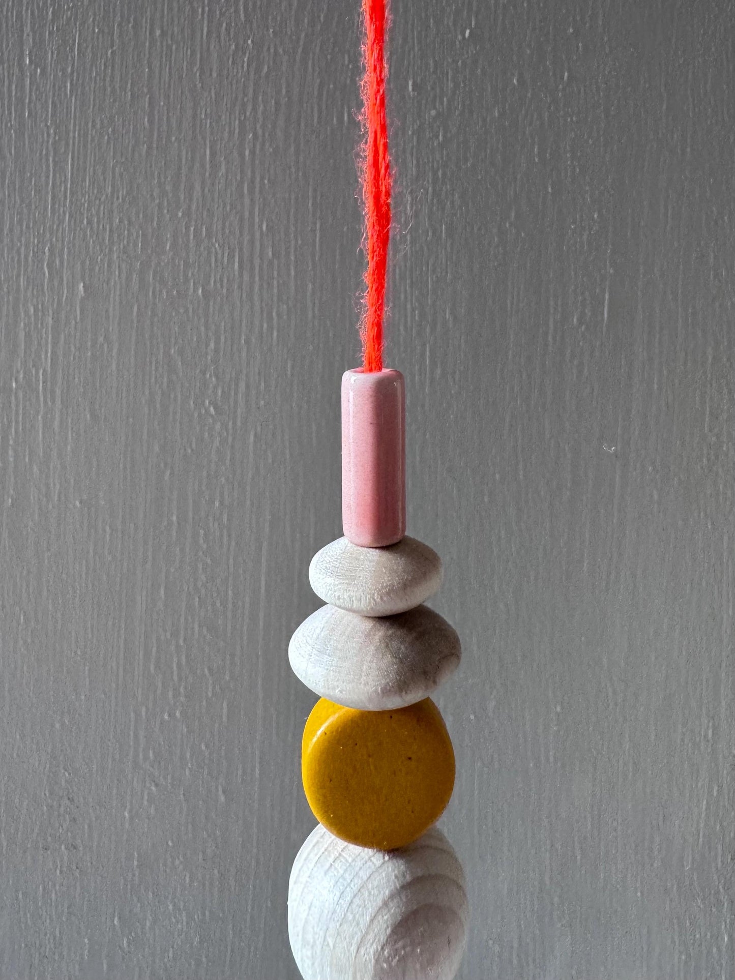 Handgefertigter bunter Sonnenfänger - Suncatcher mit Prisma - Regenbogen Fensterdekoration aus Glas
