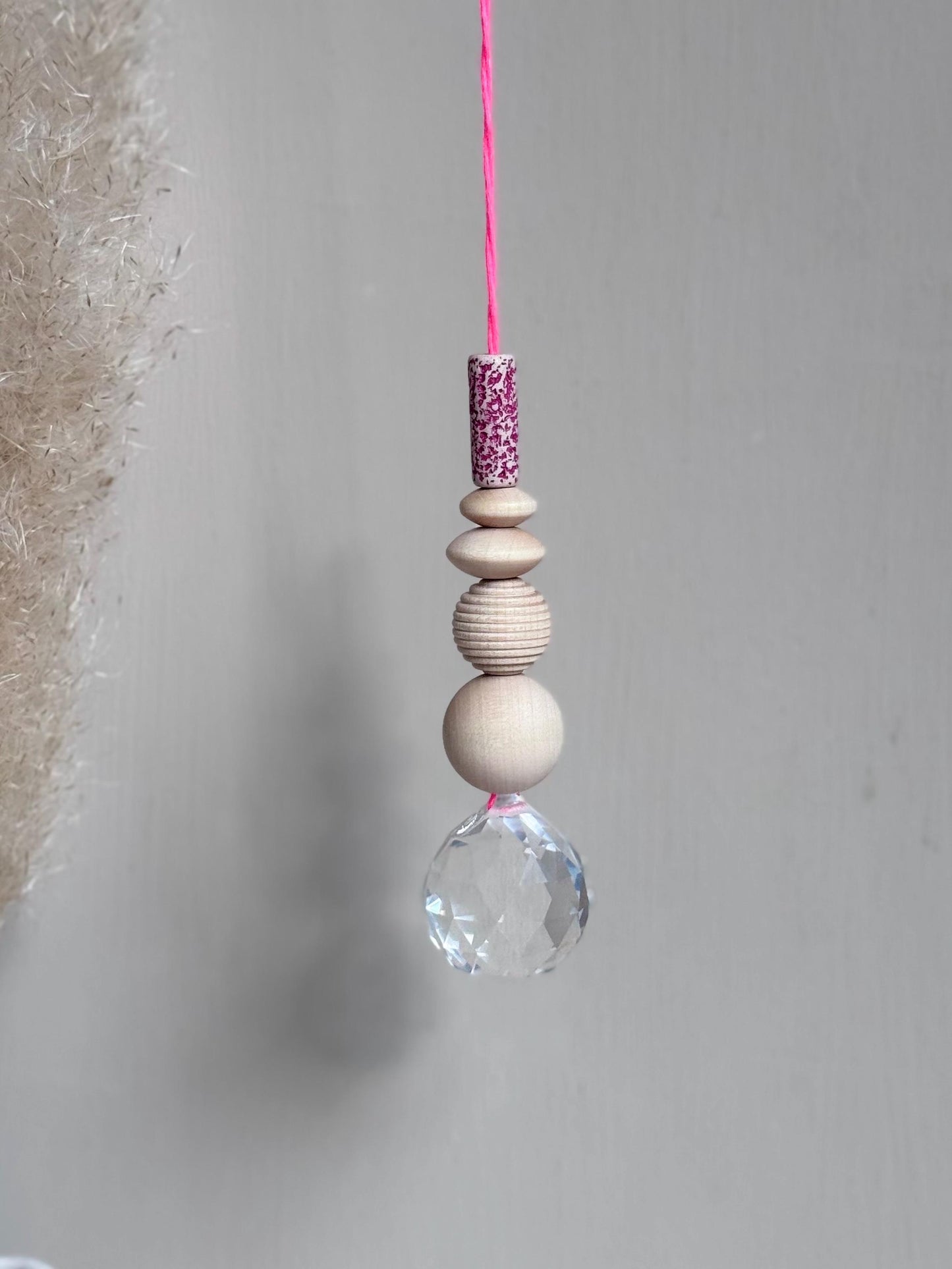 Handgefertigter bunter Sonnenfänger - Suncatcher mit Prisma - Regenbogen Fensterdekoration aus Glas