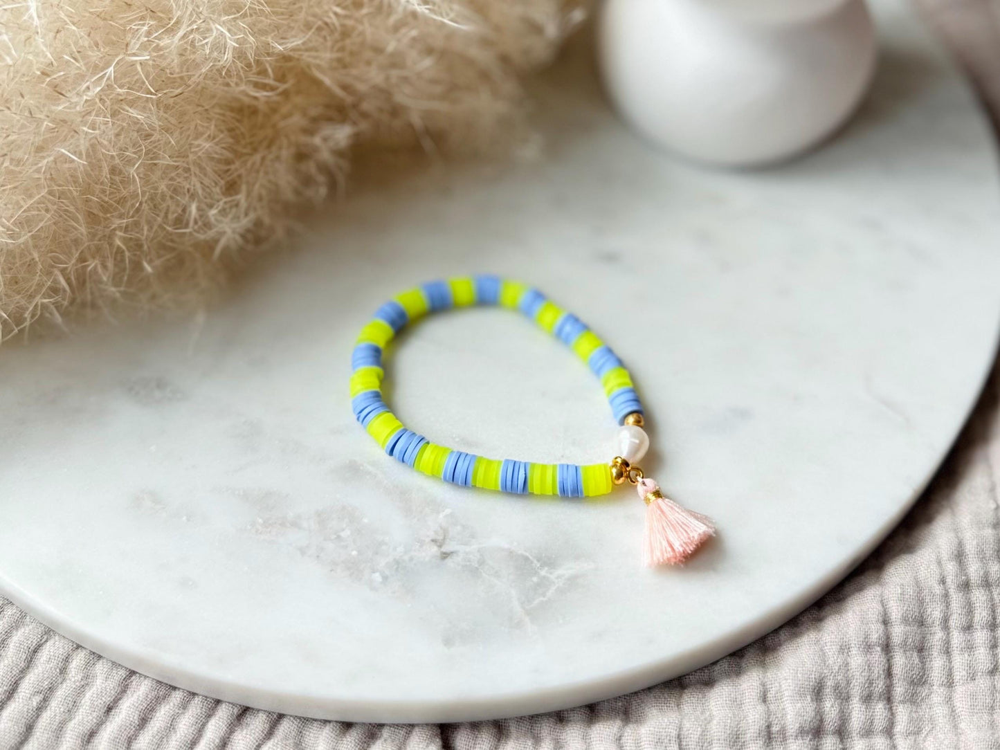 Katsuki Perlenarmband handgefertigt - Buntes Armband mit Süßwasserperle