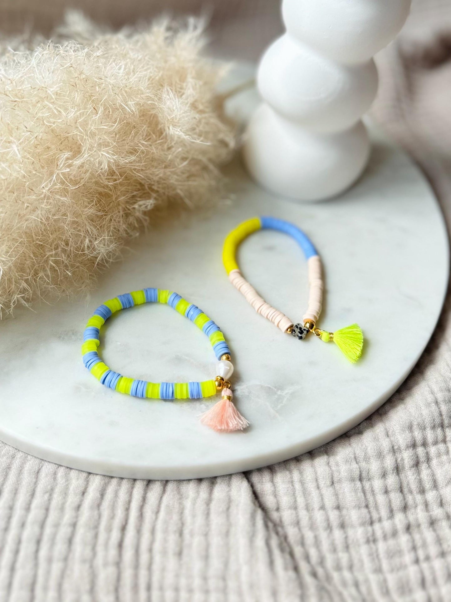 Katsuki Perlenarmband handgefertigt - Buntes Armband mit Süßwasserperle