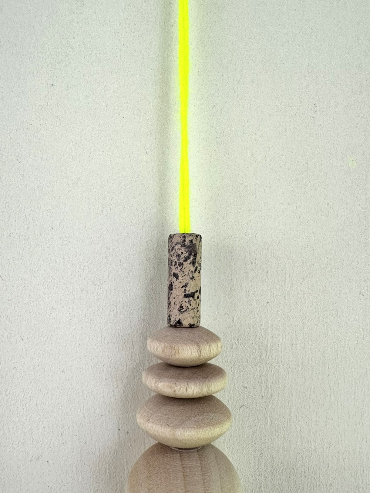 Handgefertigter bunter Sonnenfänger - Suncatcher mit Prisma - Regenbogen Fensterdekoration aus Glas
