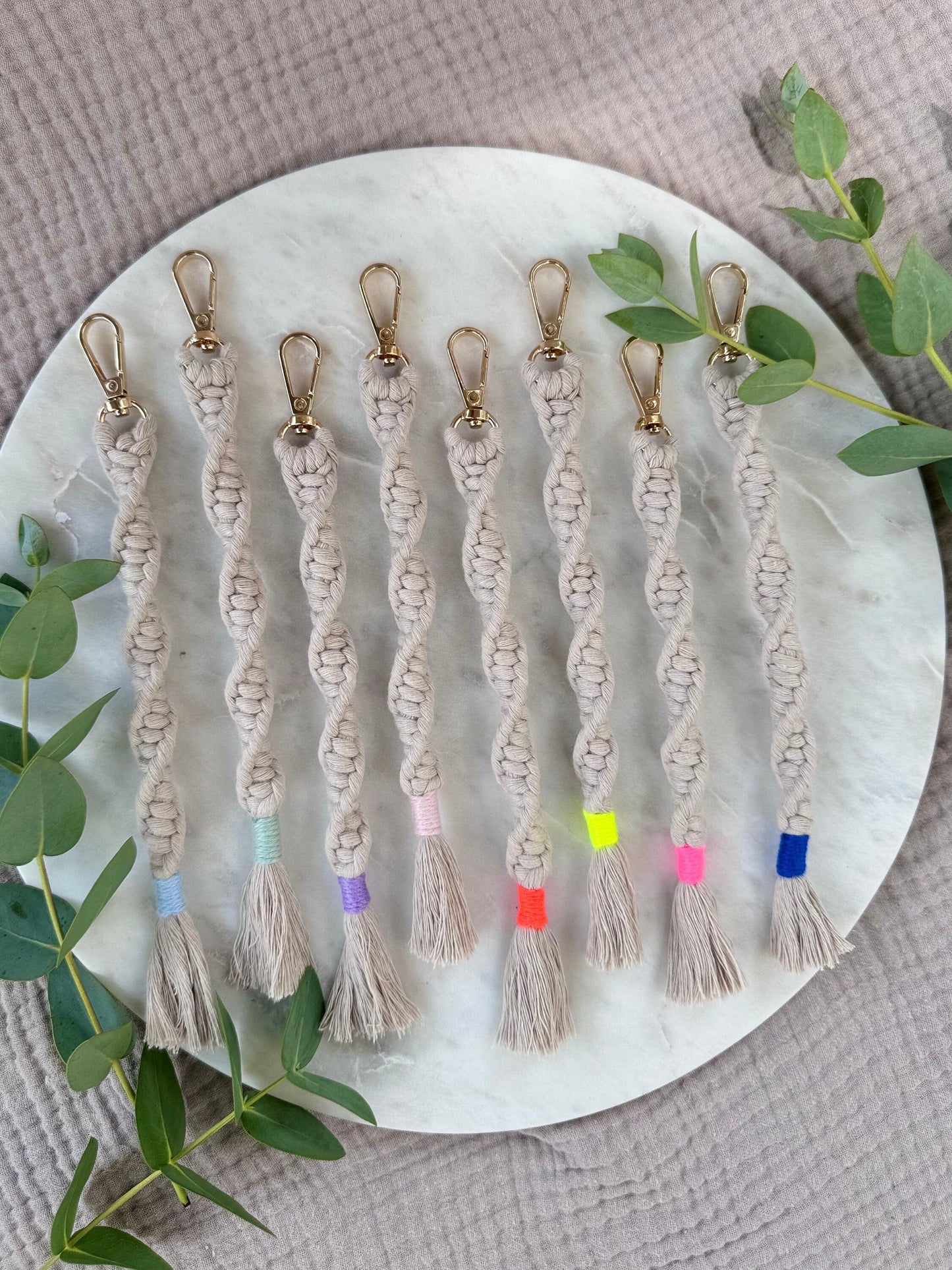 Handgefertigter Makramee Schlüsselanhänger getwistet - Boho Scandi Style Accessoire