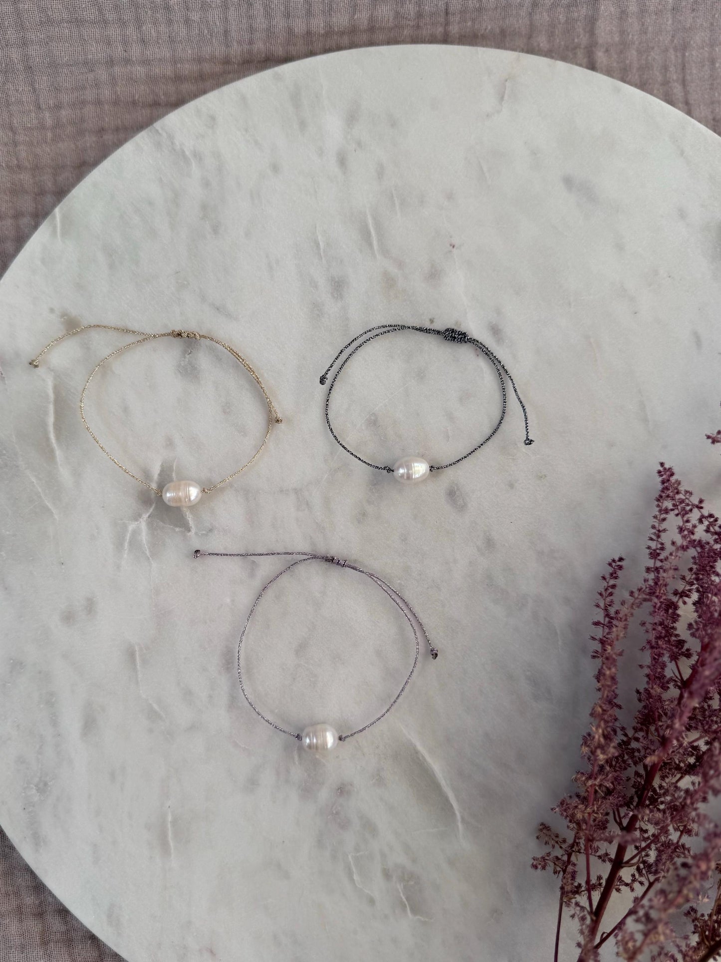 Süßwasserperlen Armband handgefertigt - Freundschaftsarmband in natürlichen Farben
