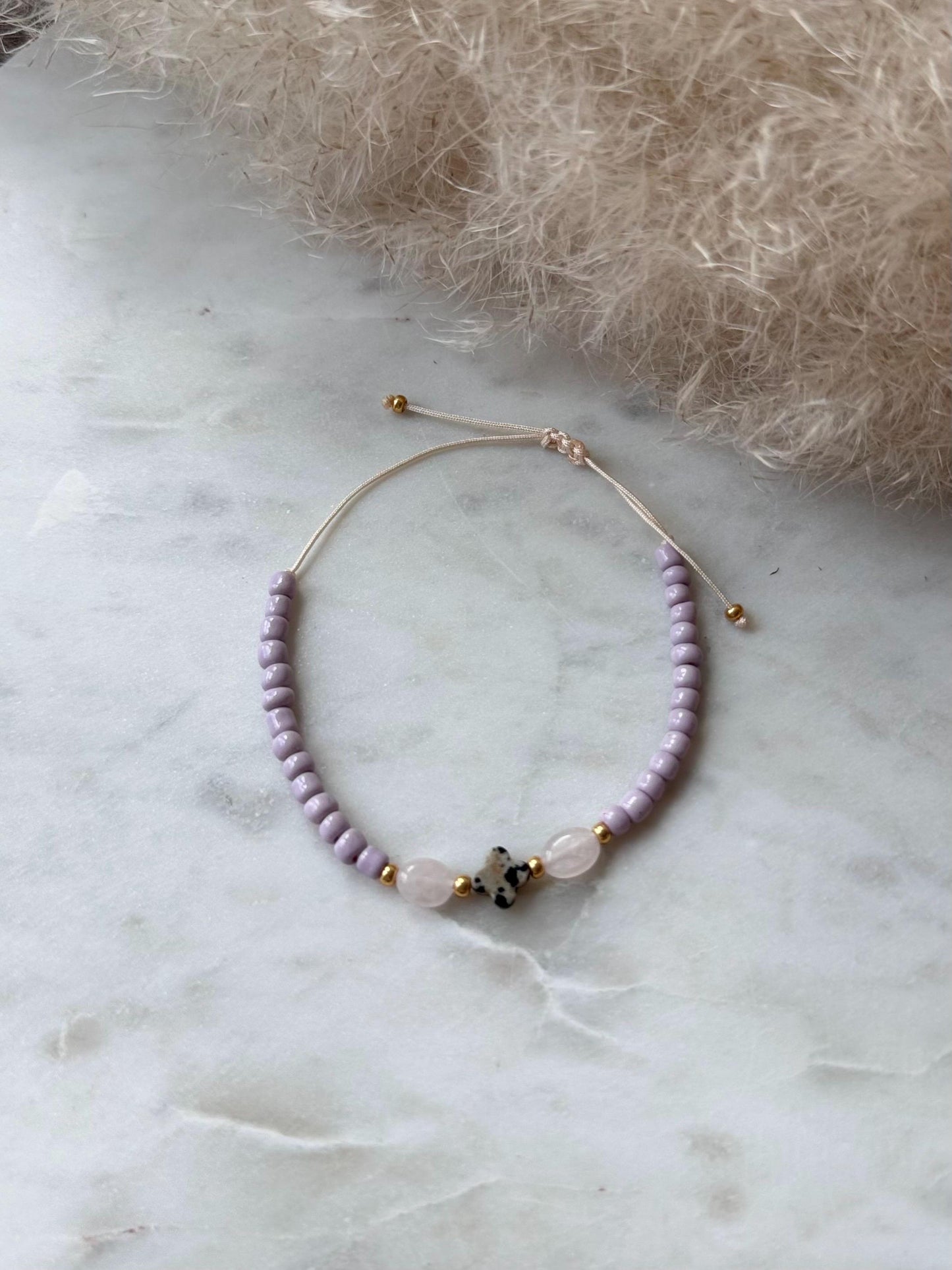Zartes Edelsteinarmband handgefertigt - mit Dalmatiner Jaspis und Rosenquarz - Freundschaftsarmband
