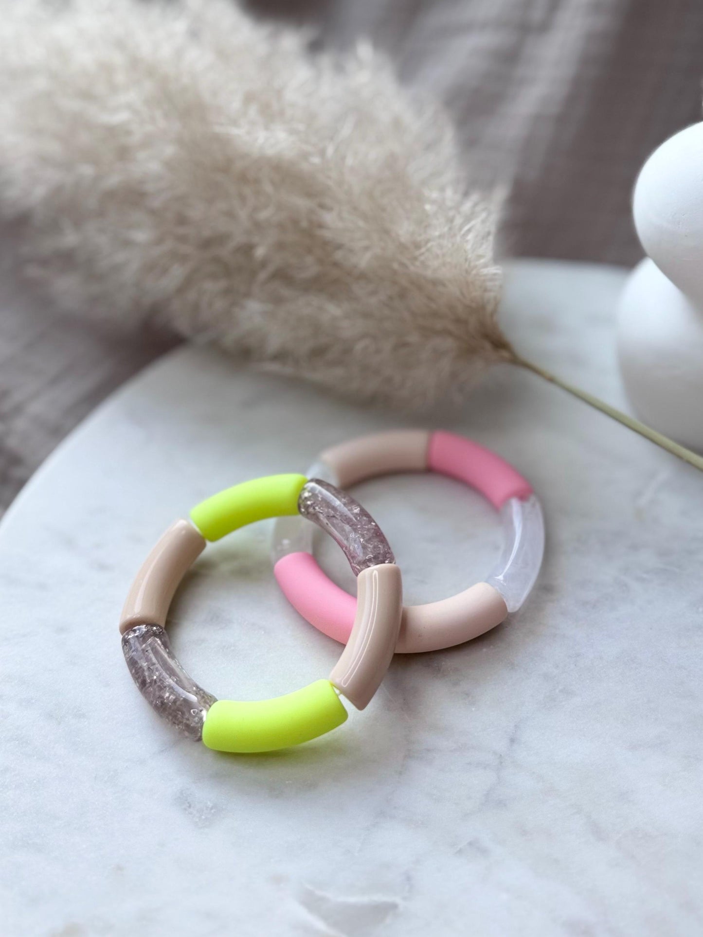 Bunter Armreif NEONGELB - Handgefertigtes Tube Armband für den perfekten Summer Look im Retrostil