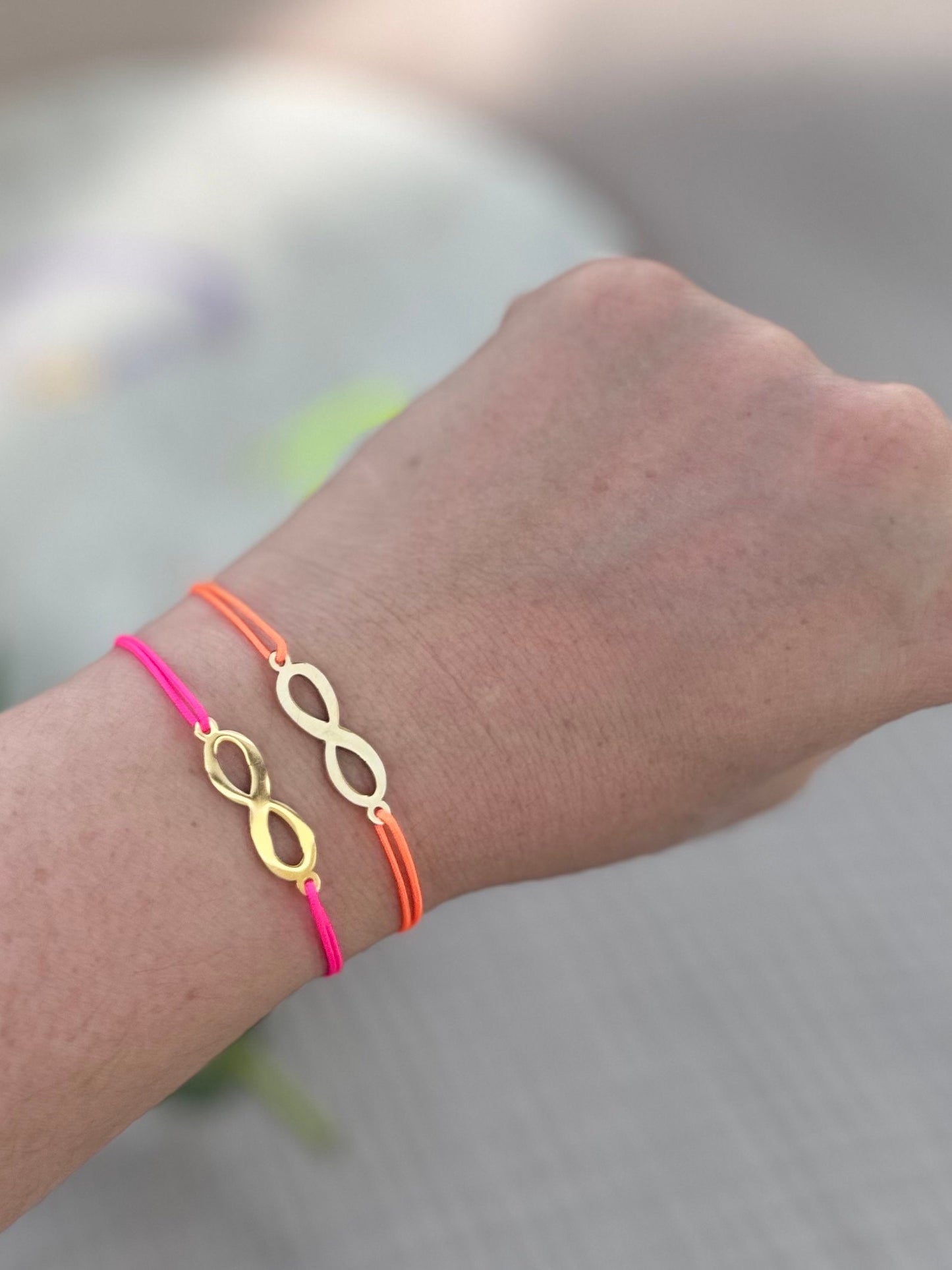 Zartes Infinity Armband handgefertigt Gold - Freundschaftsarmband bunt Ibiza Style