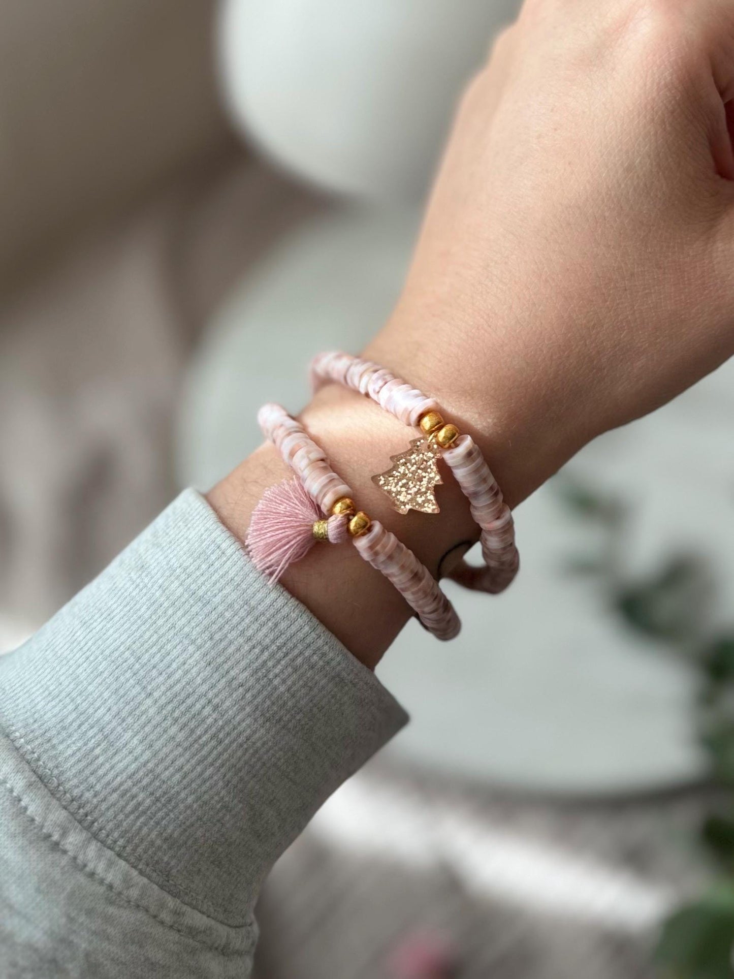 Katsuki Perlenarmband handgefertigt - Schlichtes Armband mit Weihnachtsbaum