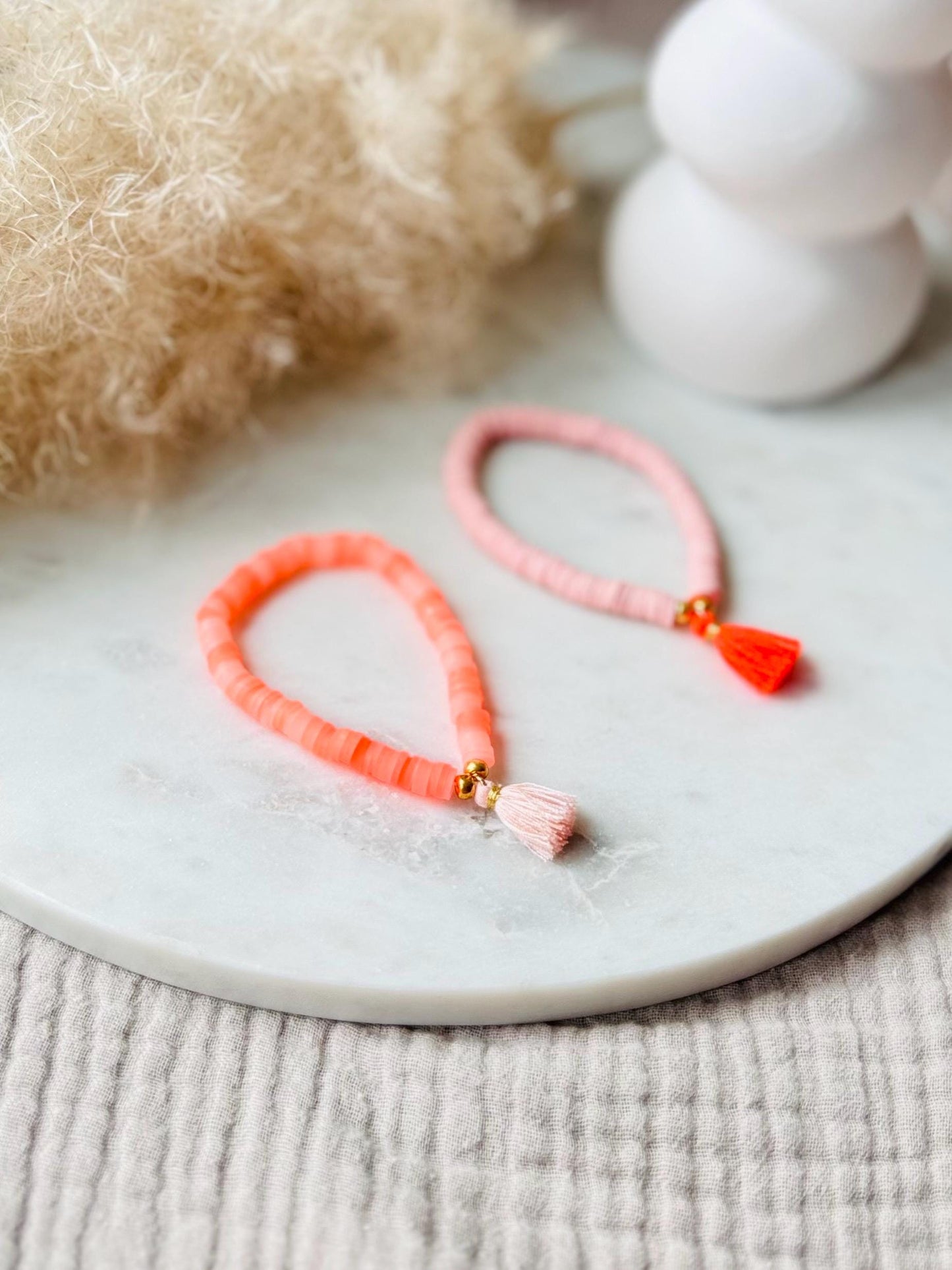 Katsuki Perlenarmband handgefertigt - Buntes Armband mit Quaste in Rosa