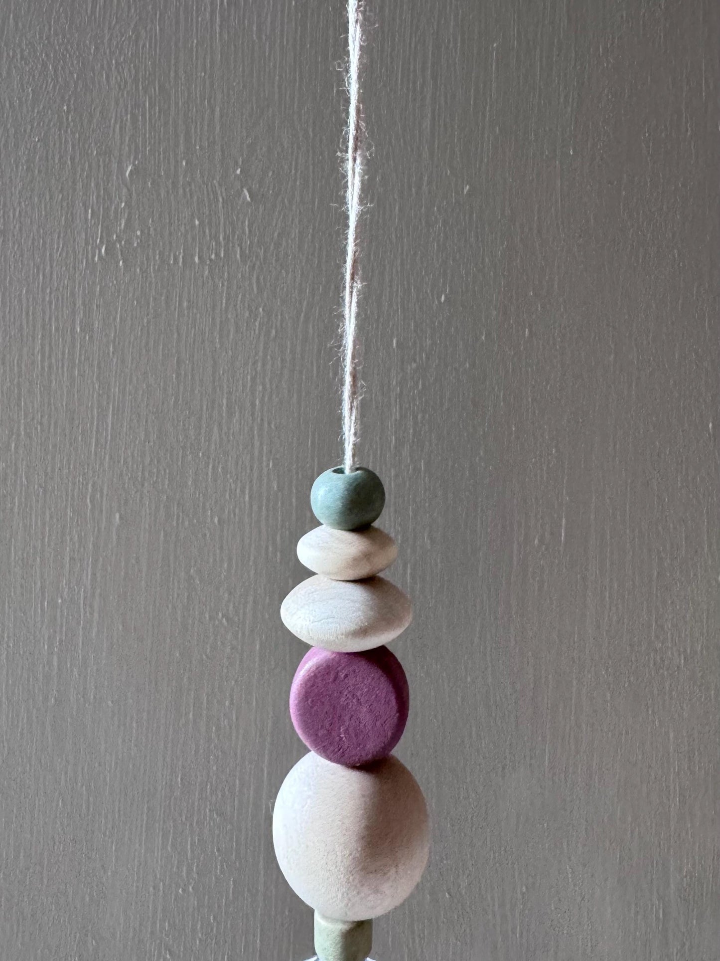 Handgefertigter bunter Sonnenfänger - Suncatcher mit Prisma - Regenbogen Fensterdekoration aus Glas