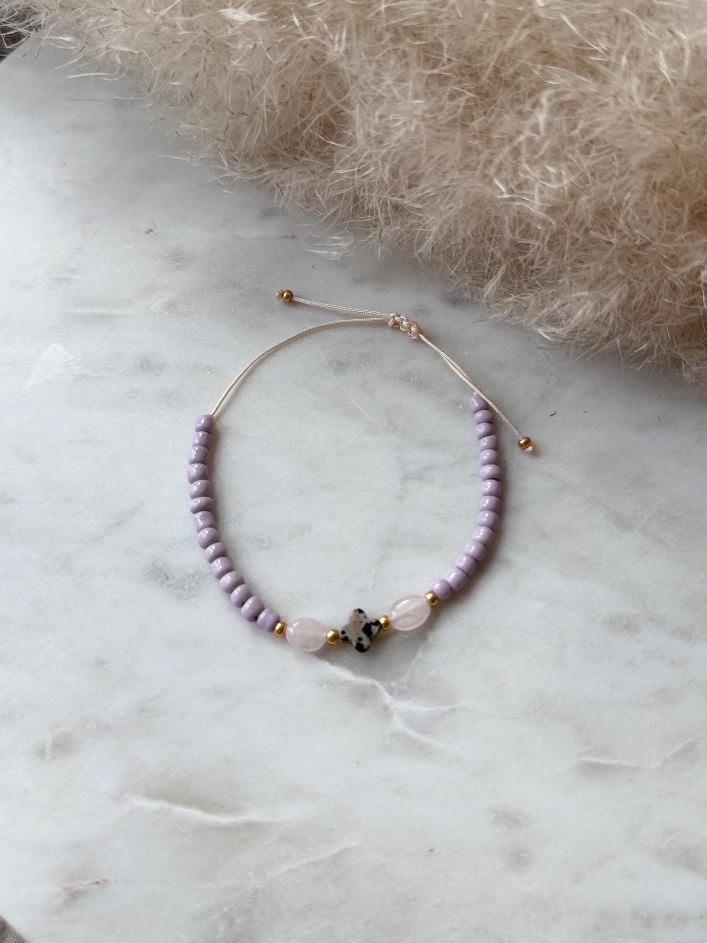 Zartes Edelsteinarmband handgefertigt - mit Dalmatiner Jaspis und Rosenquarz - Freundschaftsarmband