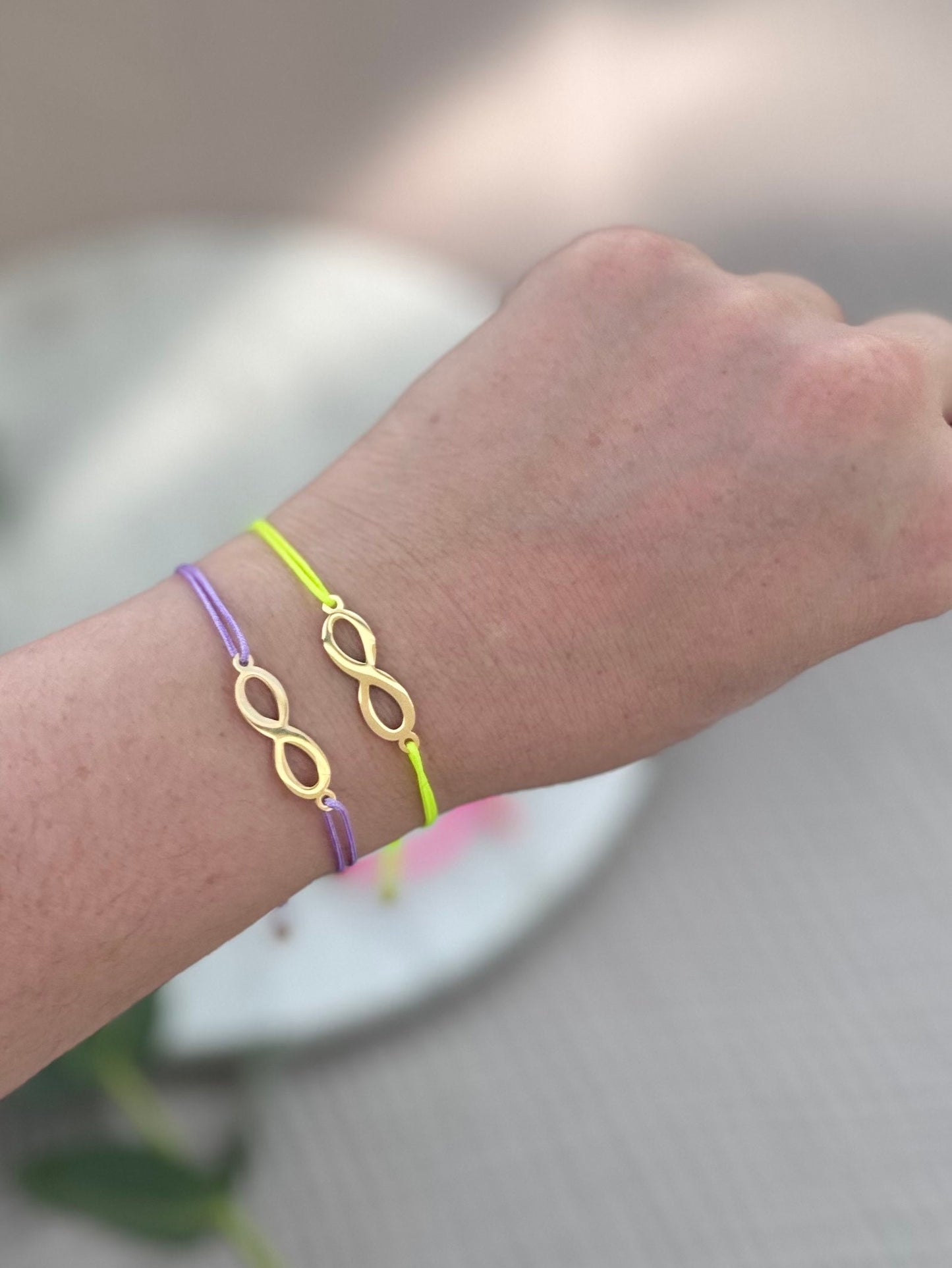 Zartes Infinity Armband handgefertigt Gold - Freundschaftsarmband bunt Ibiza Style