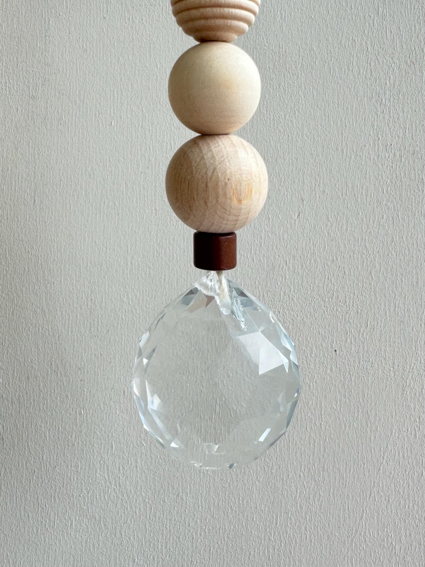 Handgefertigter schlichter Sonnenfänger - Suncatcher mit Prisma - Regenbogen Fensterdekoration aus Glas