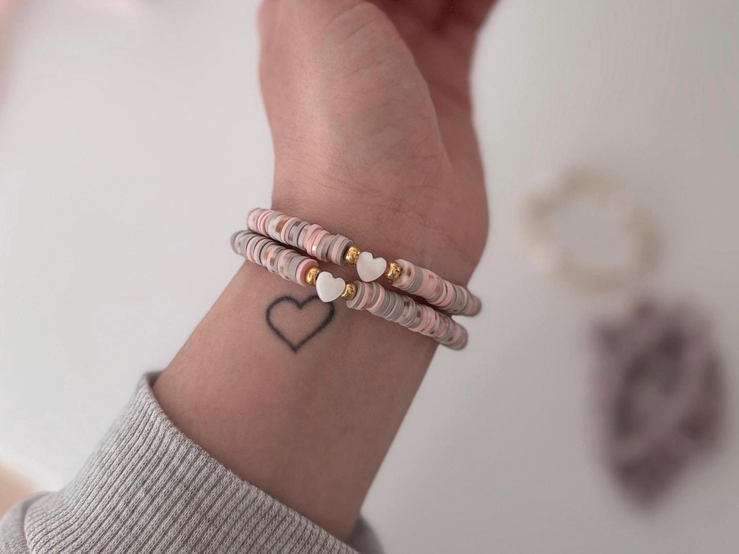 Katsuki Perlenarmband handgefertigt - Schlichtes Armband mit Muschelherz