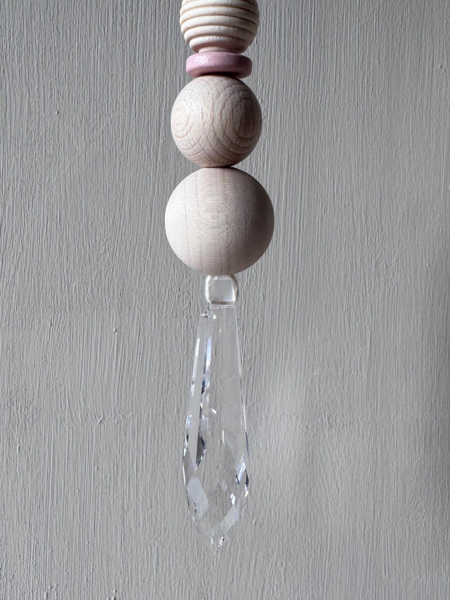 Handgefertigter schlichter Sonnenfänger - Suncatcher mit Prisma - Regenbogen Fensterdekoration aus Glas