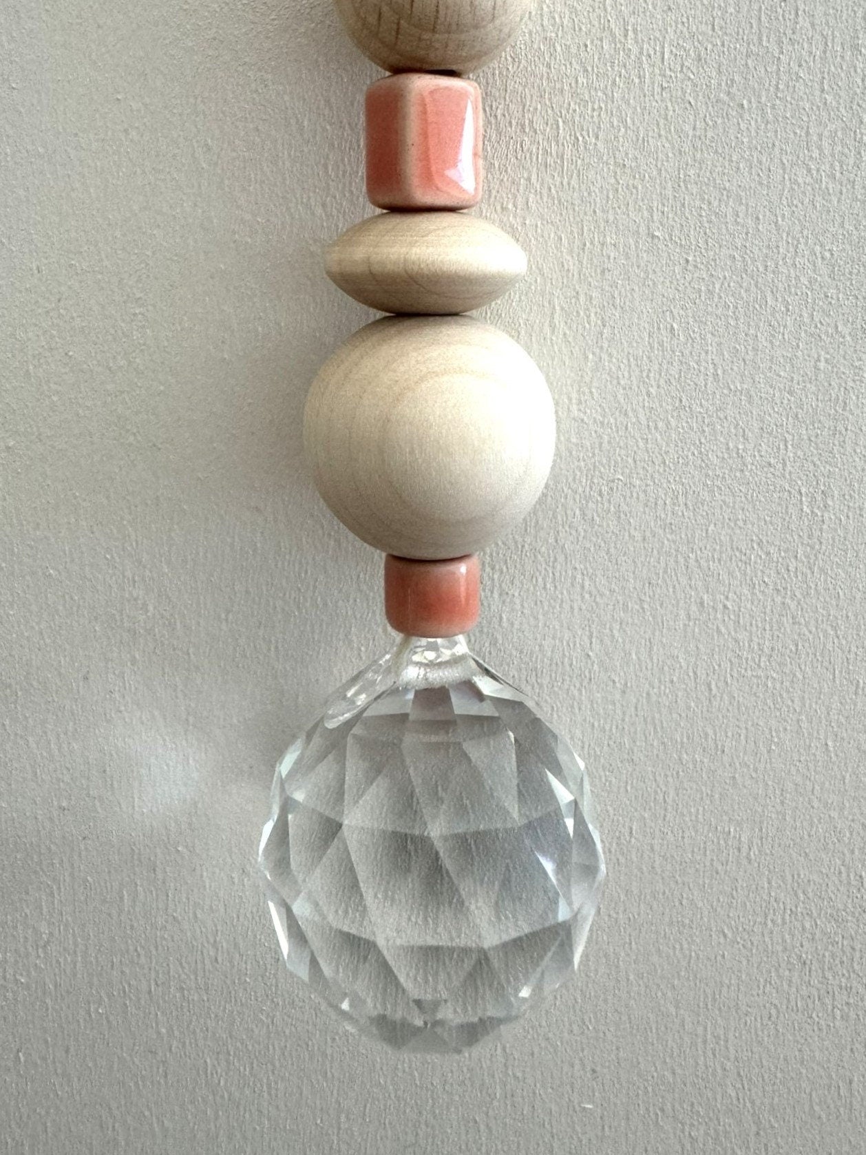 Handgefertigter schlichter Sonnenfänger - Suncatcher mit Prisma - Regenbogen Fensterdekoration aus Glas