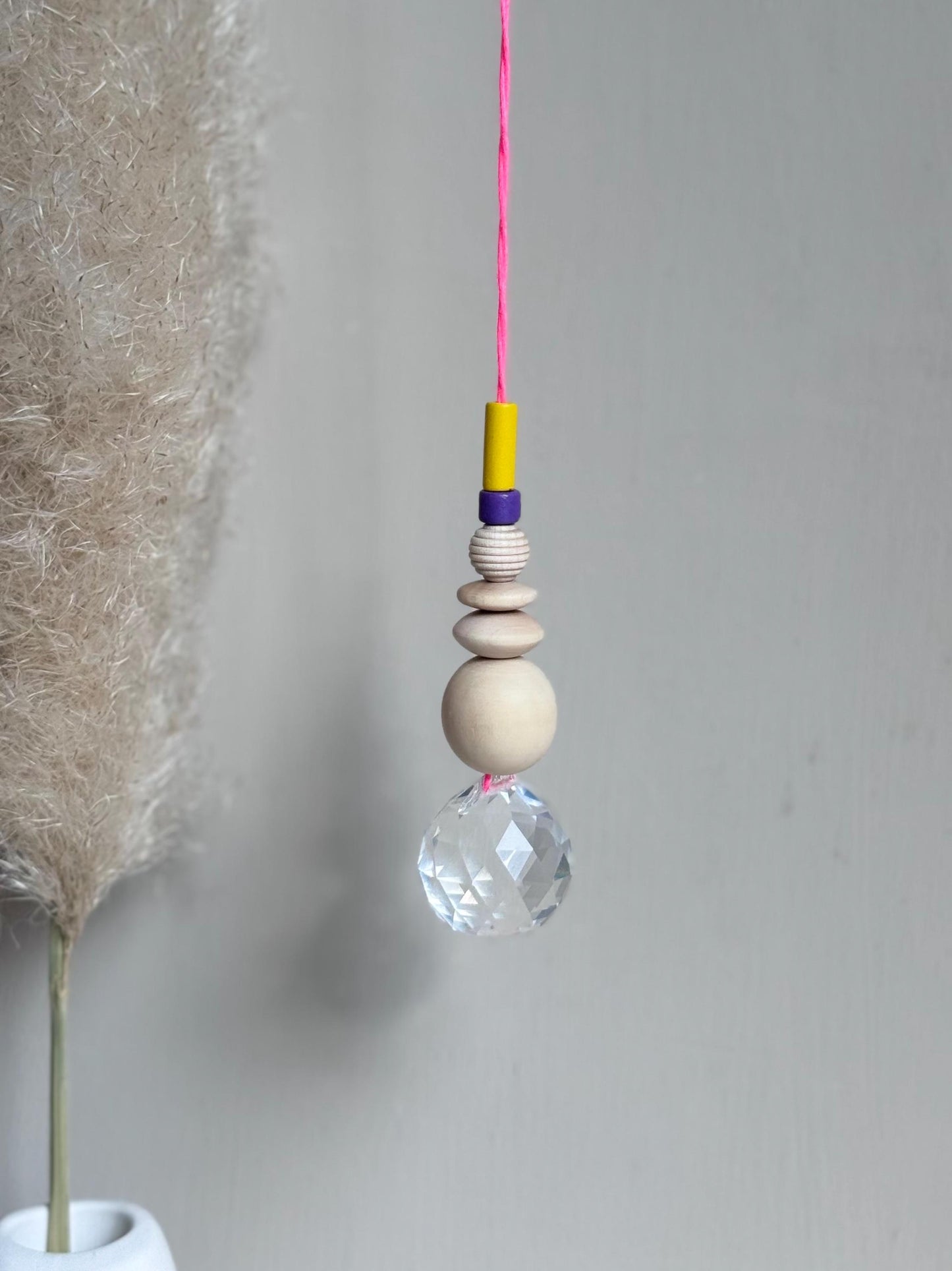Handgefertigter bunter Sonnenfänger - Suncatcher mit Prisma - Regenbogen Fensterdekoration aus Glas