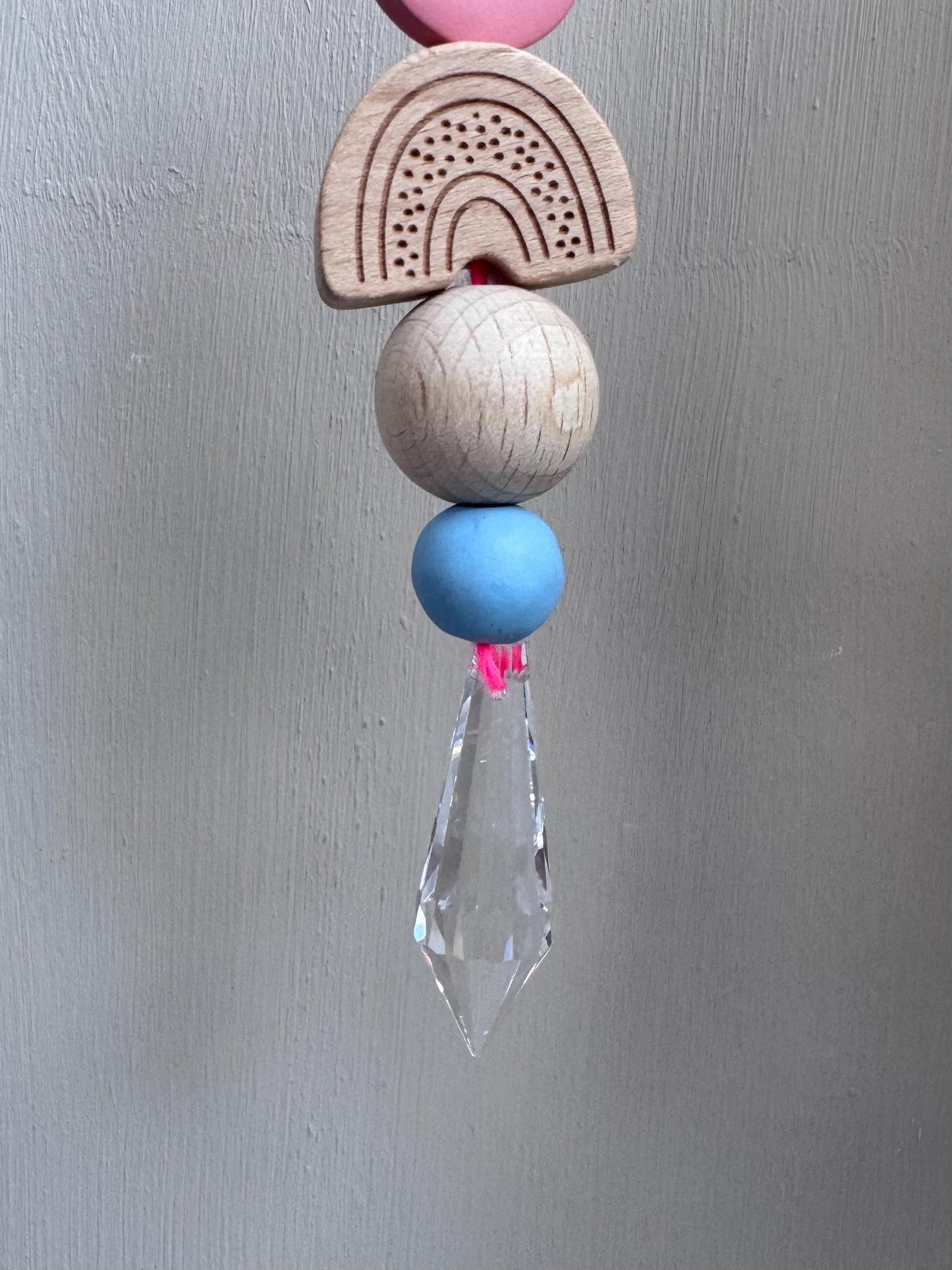 Handgefertigter bunter Sonnenfänger - Suncatcher mit Prisma - Regenbogen Fensterdekoration aus Glas