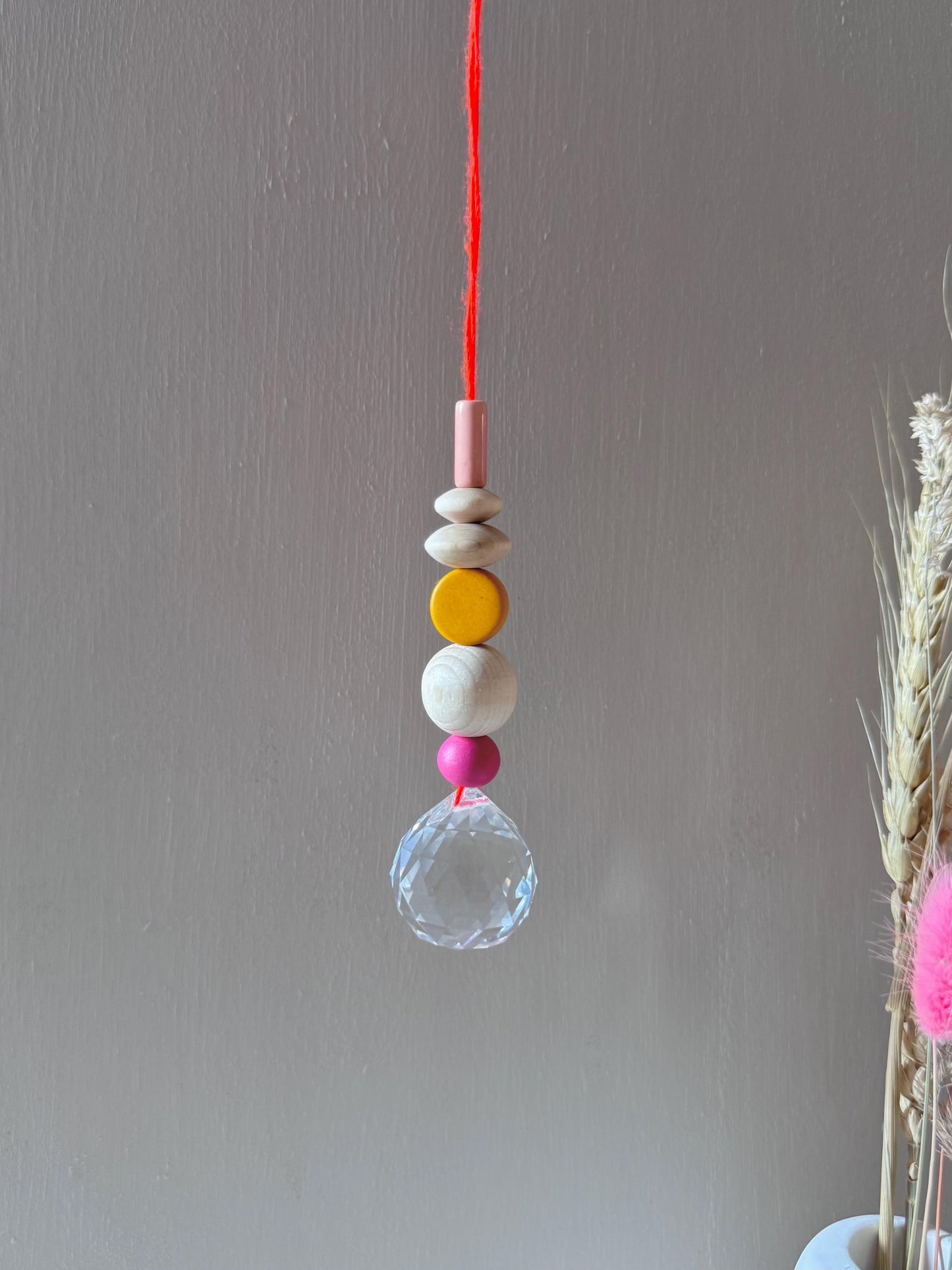 Handgefertigter bunter Sonnenfänger - Suncatcher mit Prisma - Regenbogen Fensterdekoration aus Glas