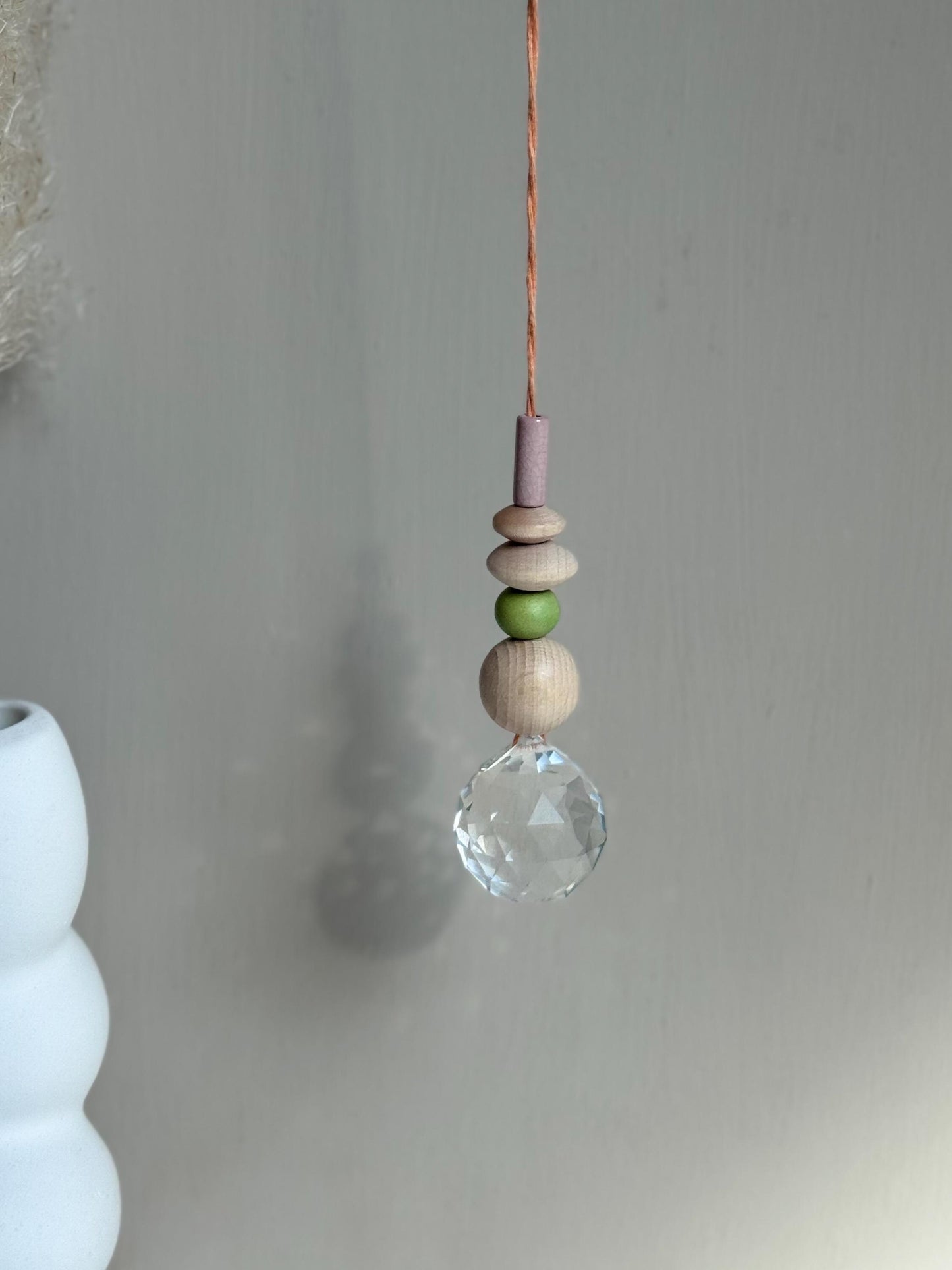 Handgefertigter bunter Sonnenfänger - Suncatcher mit Prisma - Regenbogen Fensterdekoration aus Glas