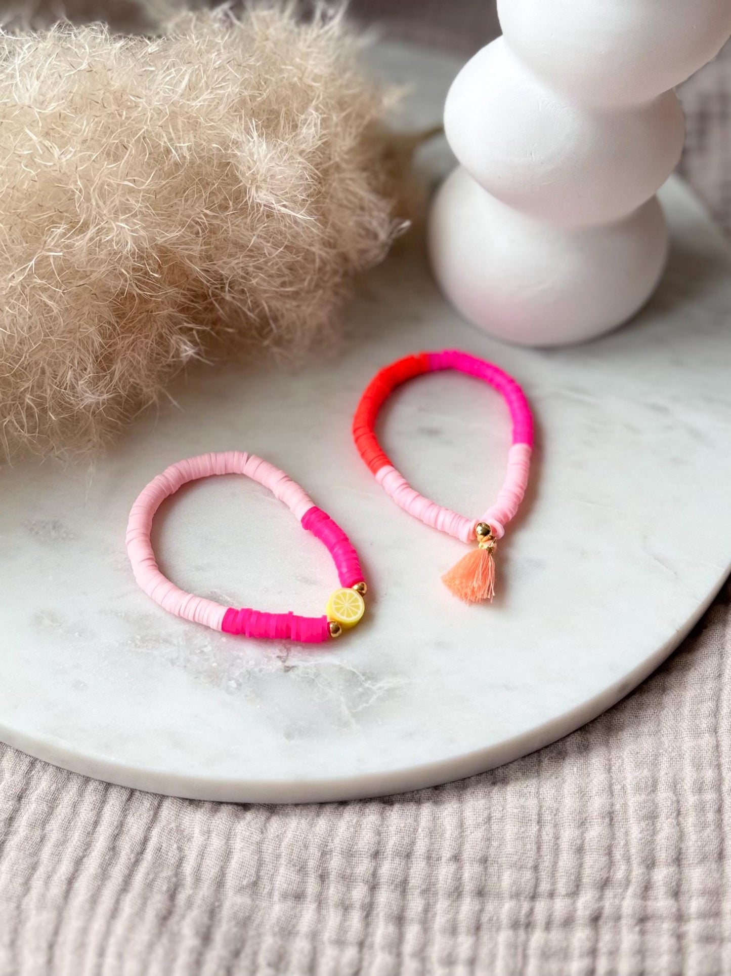 Katsuki Perlenarmband handgefertigt - Pinkes Armband mit ZITRONE