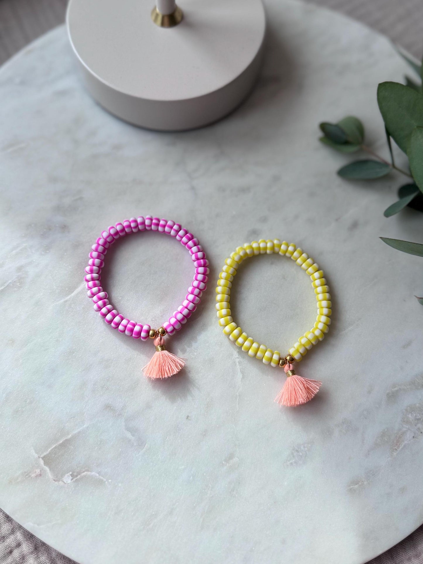 Buntes Perlenarmband handgefertigt - Pinkes Armband mit Quaste