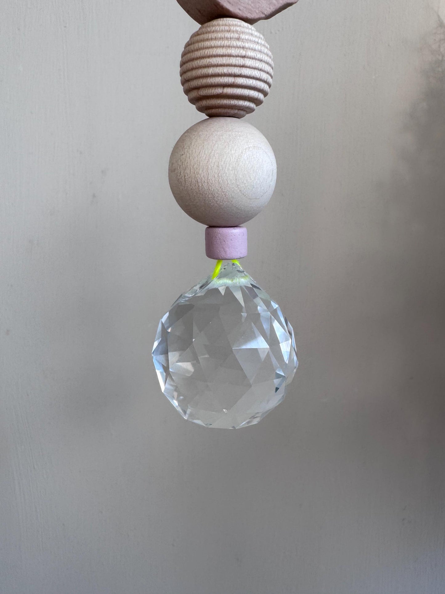 Handgefertigter bunter Sonnenfänger VOGEL - Suncatcher mit Prisma - Regenbogen Fensterdekoration aus Glas