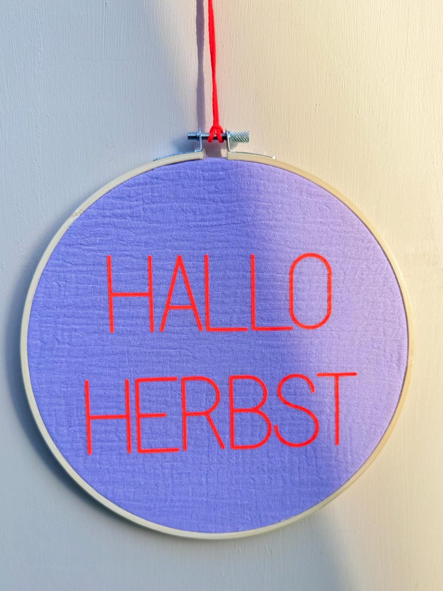 Stickrahmen "Hallo Herbst" Musselinstoff - Handgemachte Herbstdeko Geschenkidee