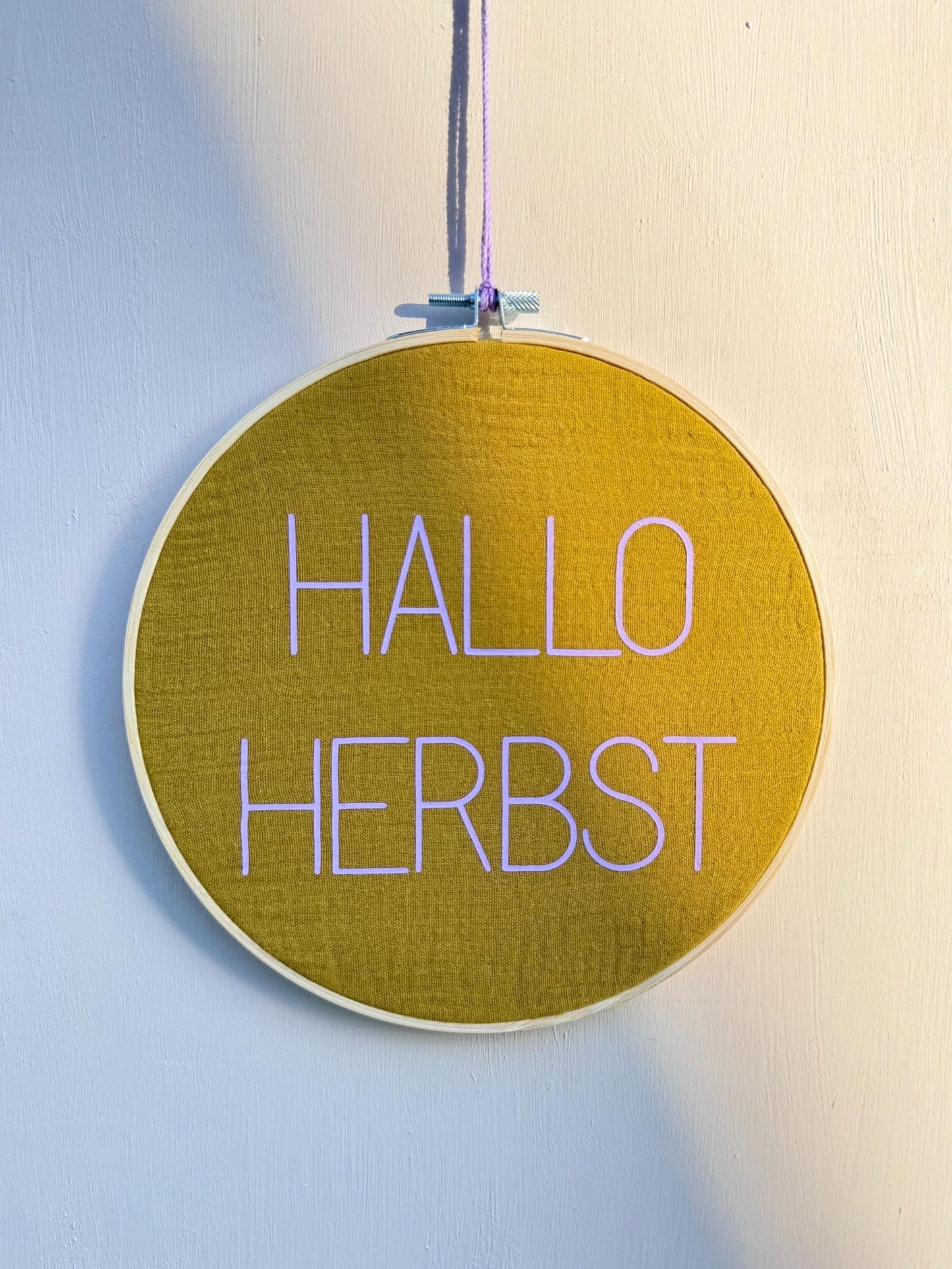 Stickrahmen "Hallo Herbst" Musselinstoff - Handgemachte Herbstdeko Geschenkidee