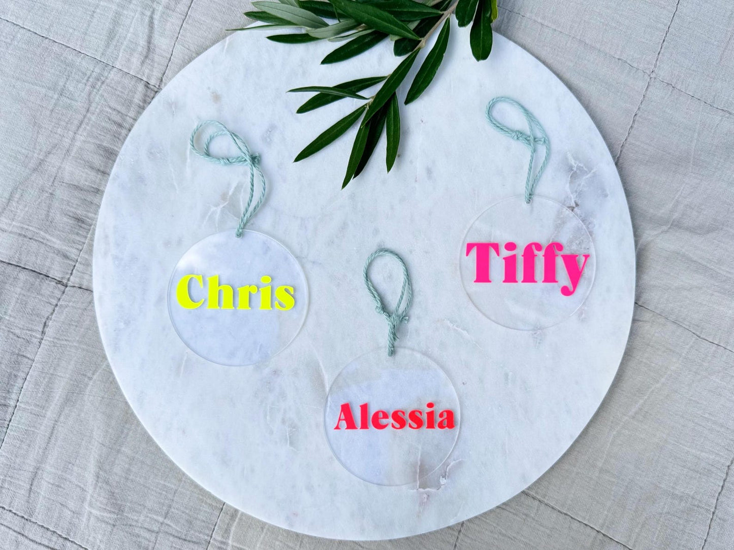 Personalisierter Weihnachtsanhänger bunt - Neon Baumschmuck - Bunter Baumschmuck