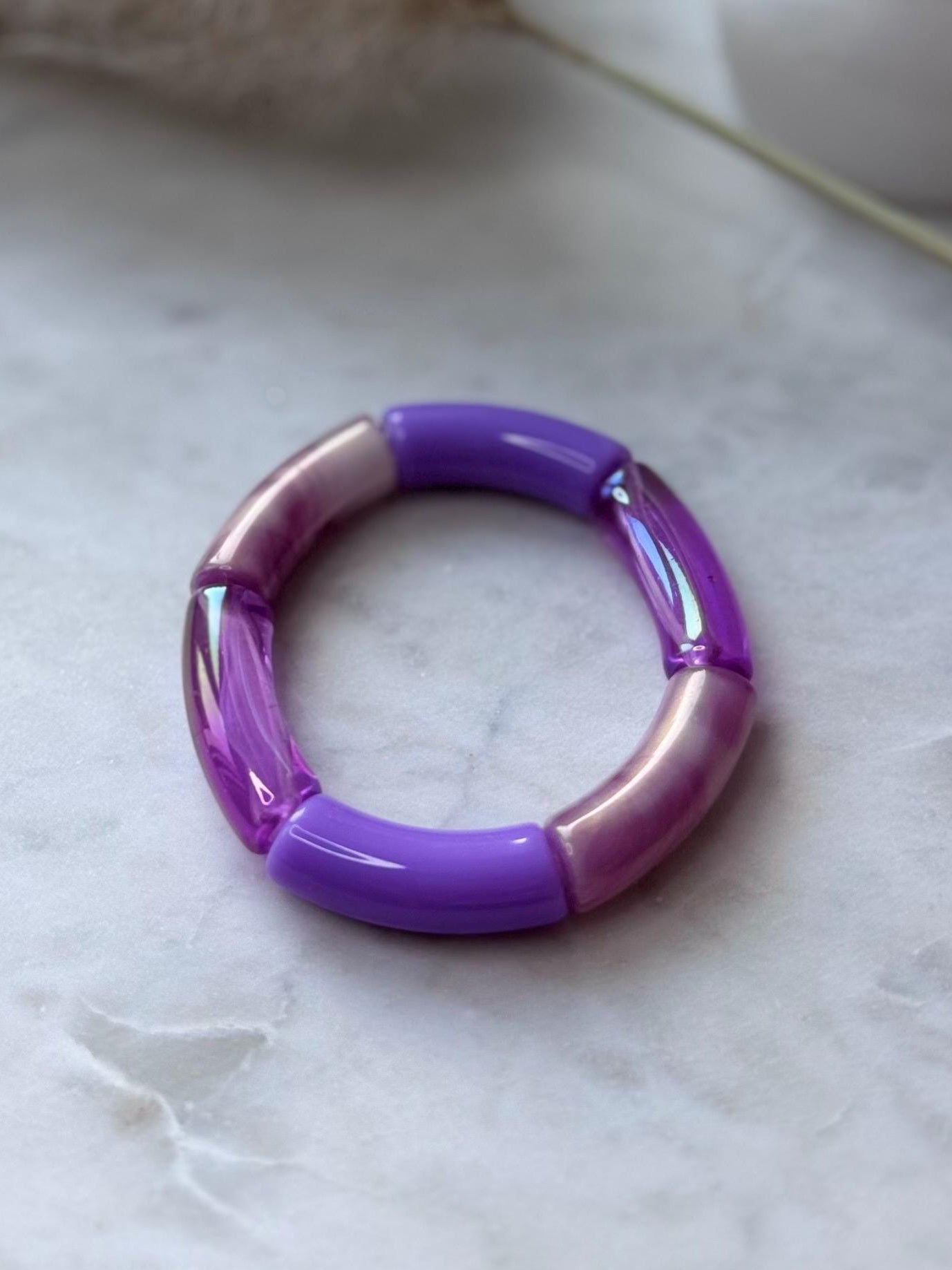 Lila Armreif - Handgefertigtes Tube Armband für den perfekten Summer Look im Retrostil