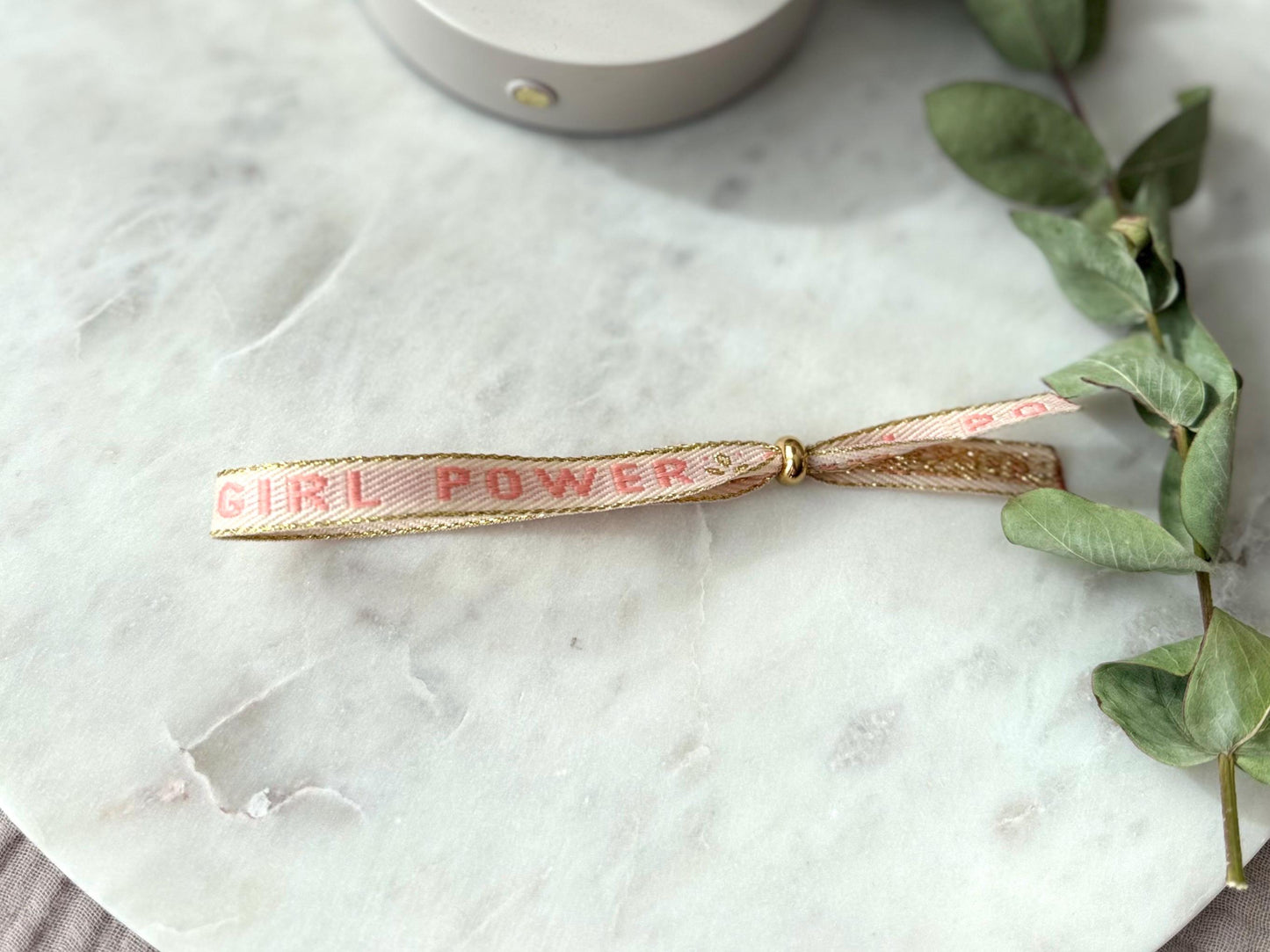 Verstellbares Textarmband mit goldener Stoppperle - Freundschaftsarmband Boho Style