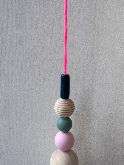 Handgefertigter bunter Sonnenfänger Neonpink und Petrol - Suncatcher mit Prisma - Regenbogen Fensterdekoration aus Glas