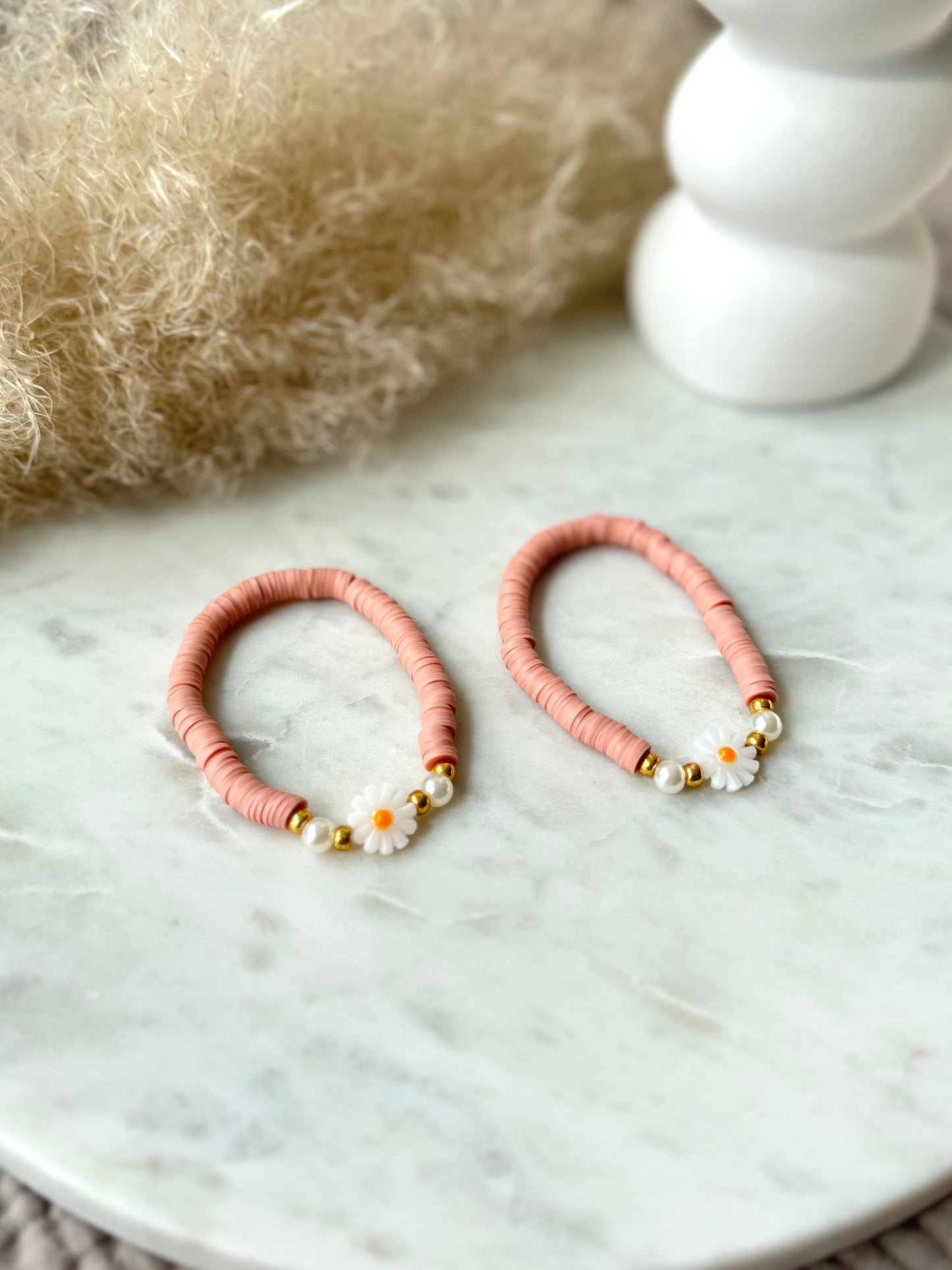 Katsuki Perlenarmband handgefertigt - Buntes Armband mit Blume aus Keramik