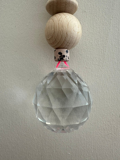 Handgefertigter bunter Sonnenfänger - Suncatcher mit Prisma - Regenbogen Fensterdekoration aus Glas