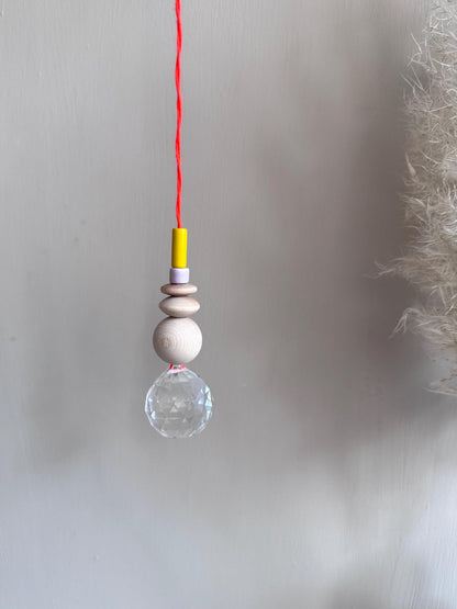 Handgefertigter bunter Sonnenfänger - Suncatcher mit Prisma - Regenbogen Fensterdekoration aus Glas