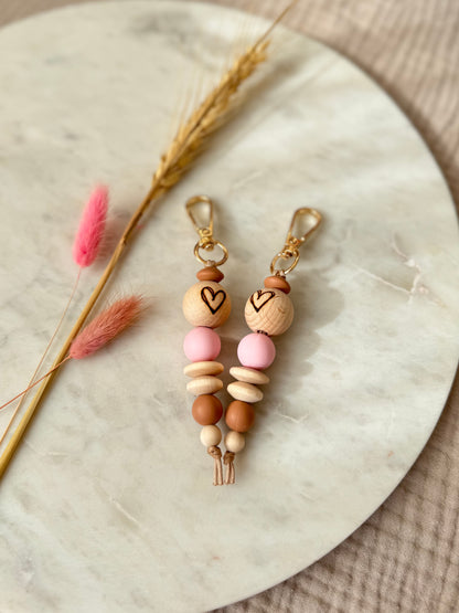 Schlüsselanhänger Braun Rosa HERZ - Holzperlen & Silikon - Bagcharm - Geschenkidee