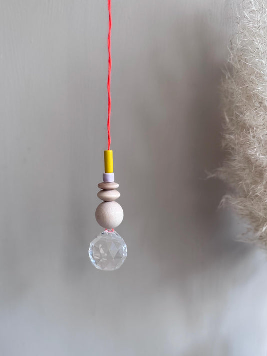 Handgefertigter bunter Sonnenfänger - Suncatcher mit Prisma - Regenbogen Fensterdekoration aus Glas