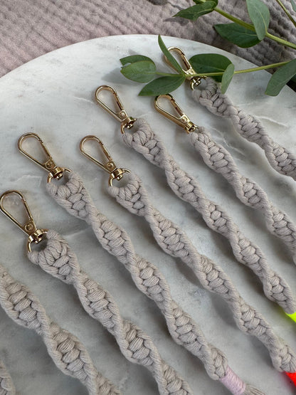 Handgefertigter Makramee Schlüsselanhänger getwistet - Boho Scandi Style Accessoire
