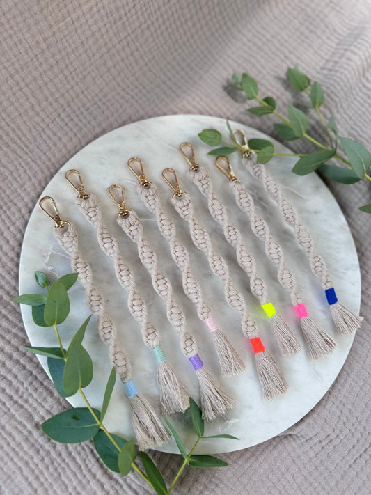 Handgefertigter Makramee Schlüsselanhänger getwistet - Boho Scandi Style Accessoire