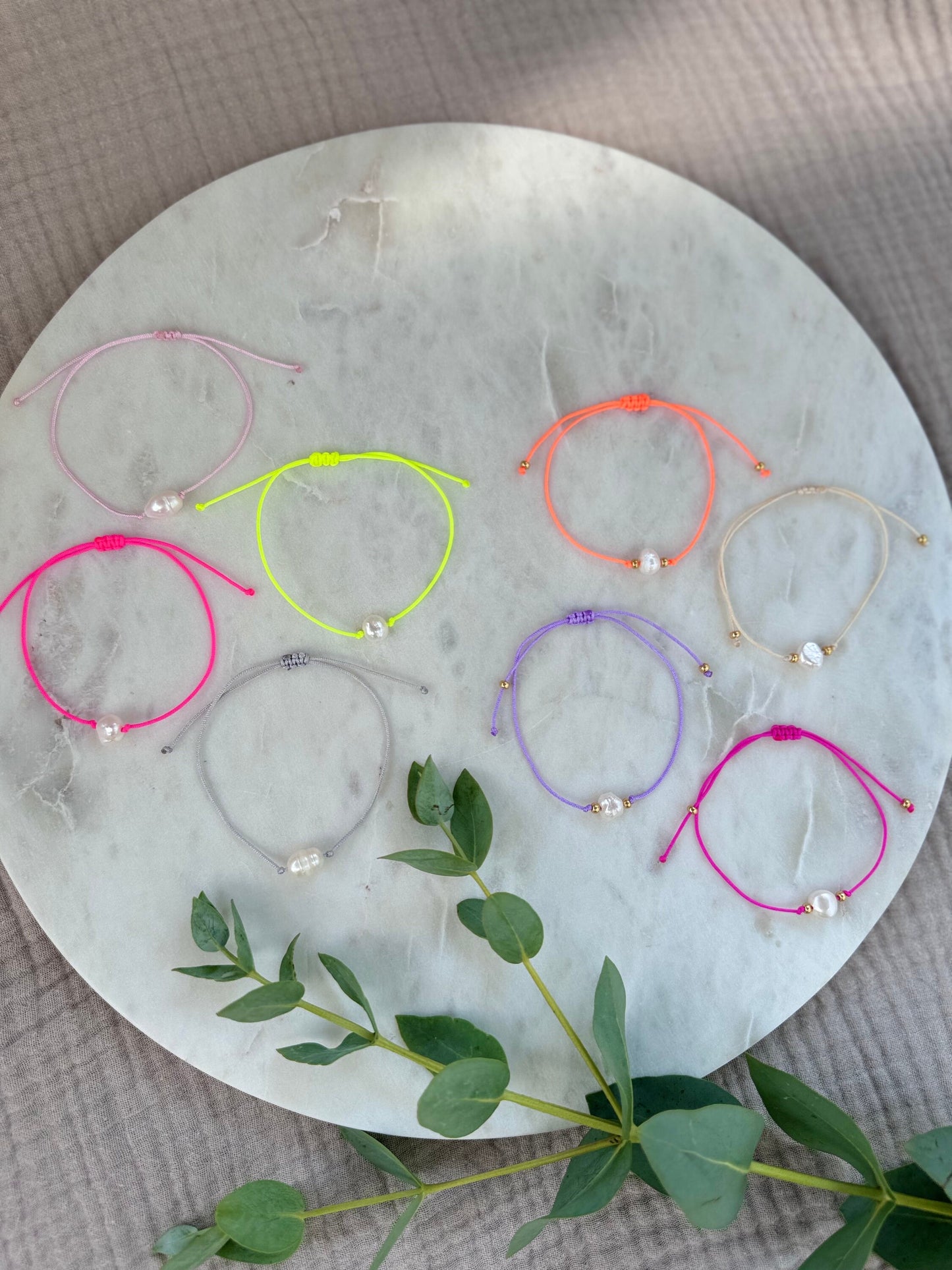 Süßwasserperlen Armband handgefertigt - Ibiza Style Freundschaftsarmband bunte Farben